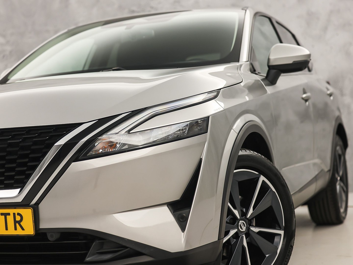 Nissan Qashqai 1.3 MHEV N-Style (GROOT NAVI, 1e EIGENAAR, APPLE CARPLAY, CLIMATE, 360 CAMERA, GETINT GLAS, SPORTSTOELEN, ADAPTIVE CRUISE, LANE ASSIST, NIEUWSTAAT)