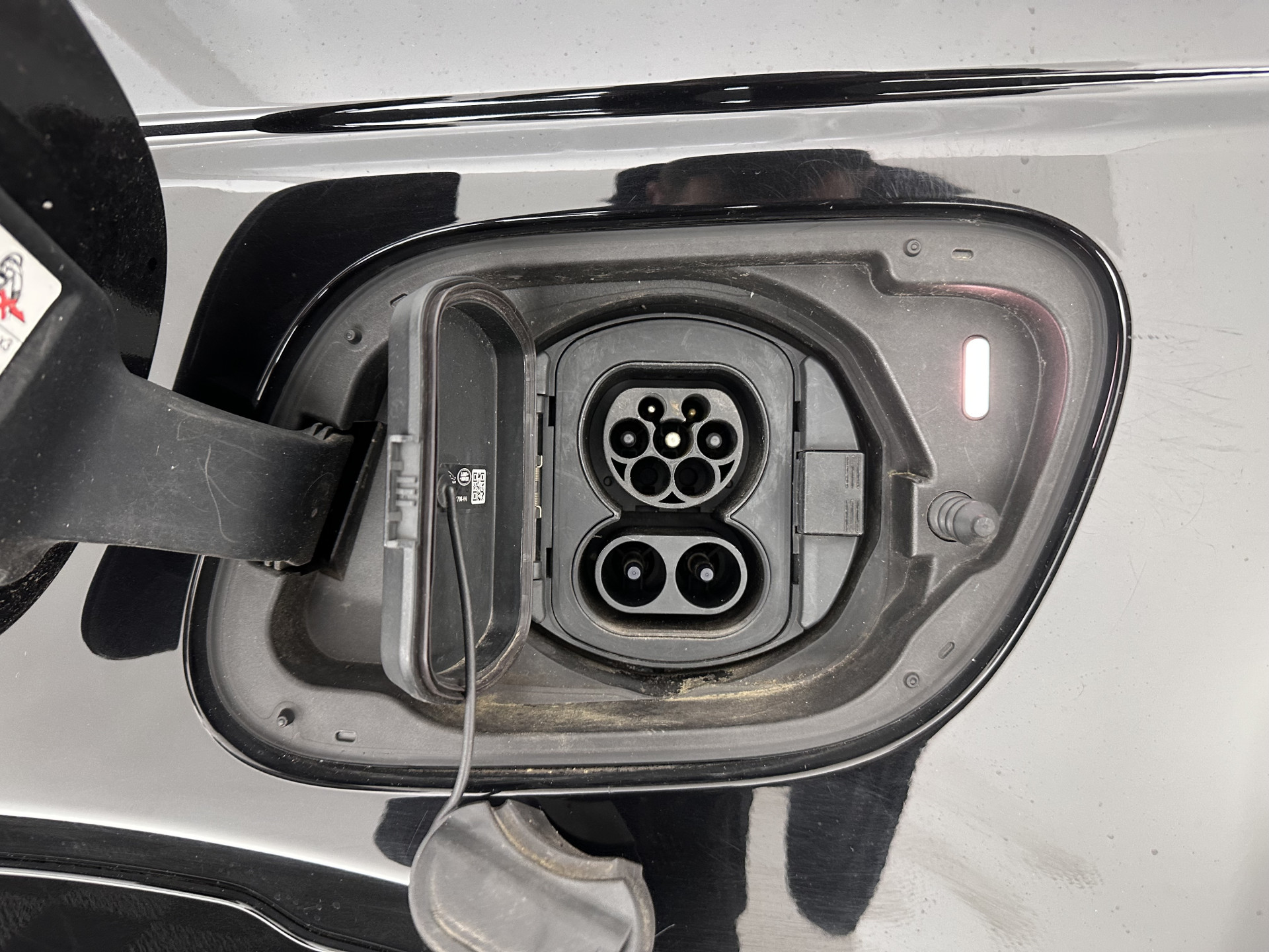 Land Rover Discovery Sport P300e 1.5 R-Dynamic HSE Black Exterior Pack AWD (Plug-in) (INCL-BTW) *LEATHER | FULL-LED | DIGI-COCKPIT | MERIDIAN-AUDIO | BLINDSPOT | KEYLESS | SHIFTPADDLES | PRIVACYGLASS | NAVI-FULLMAP | ECC | MEMORY-PACK | PDC | CRUISE | 20'