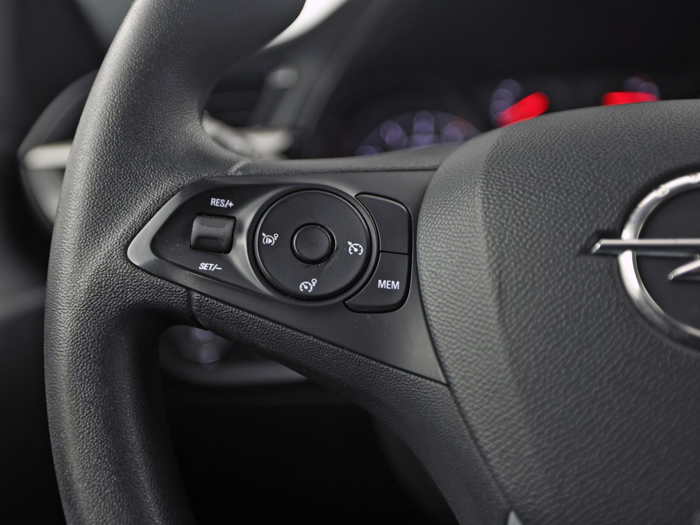 Opel Corsa 1.2 Sport (APPLE CARPLAY, GROOT NAVI, LANE ASSIST, SPORTSTOELEN, CRUISE, NIEUWSTAAT)