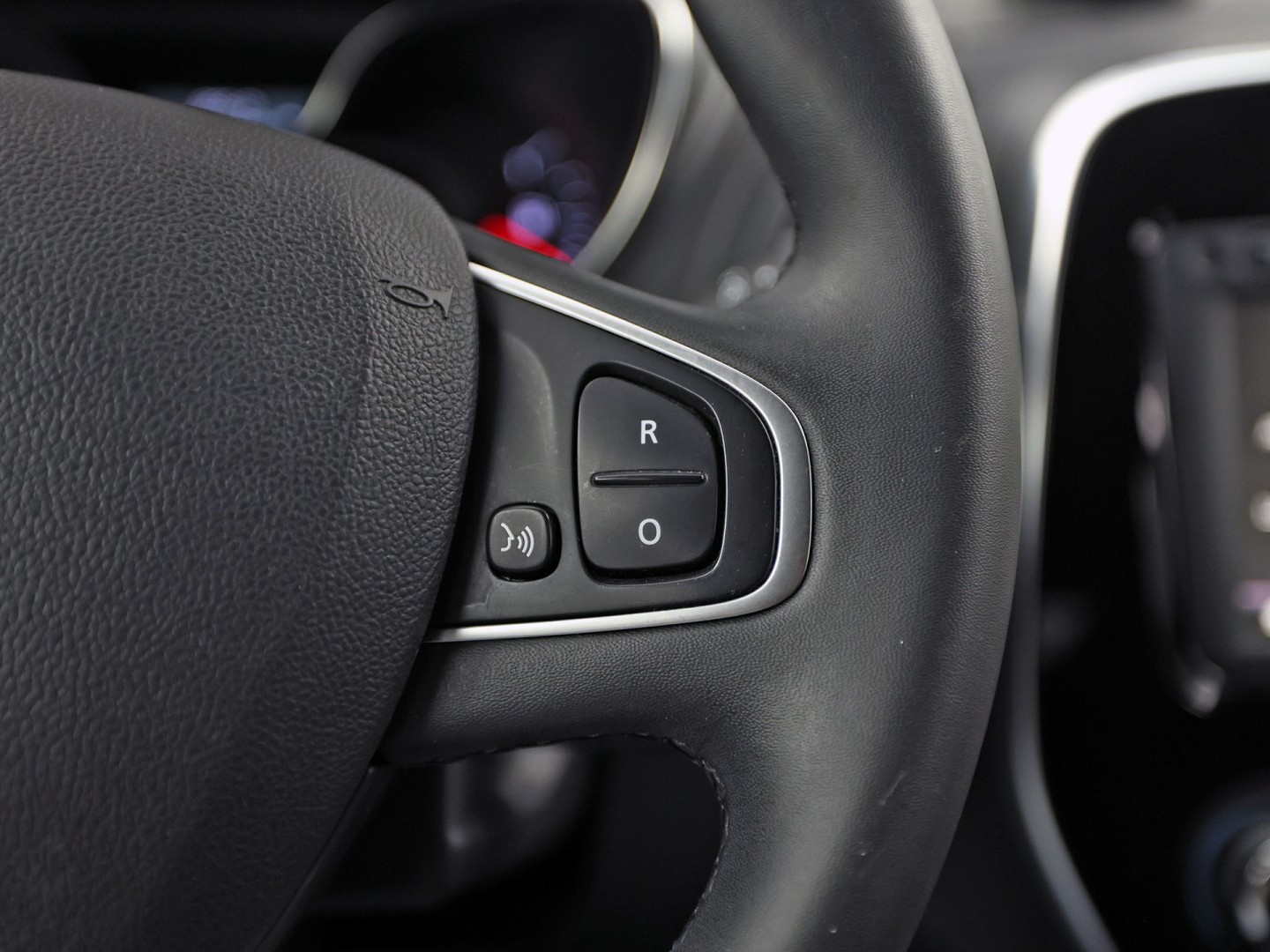Renault Captur 0.9 TCe Sport (NAVIGATIE, CAMERA, CRUISE, SPORTSTOELEN, GETINT GLAS, LM VELGEN, NIEUWSTAAT)