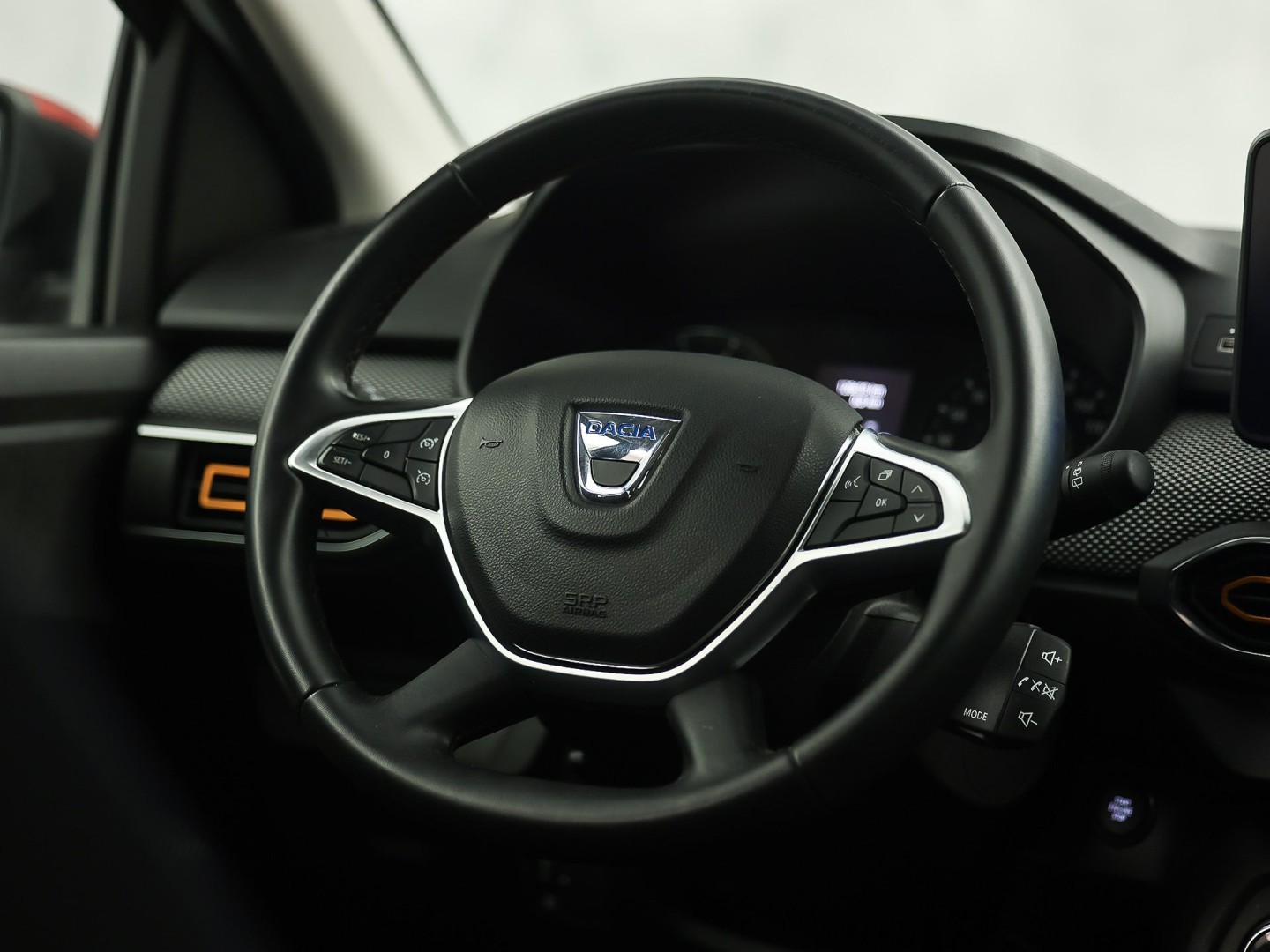 Dacia Sandero 1.0 TCe 100 Bi-Fuel Comfort (GROOT NAVI, CLIMATE, CAMERA, LM VELGEN, KEYLESS, SPORTSTOELEN, CRUISE, TREKHAAK, NIEUWSTAAT)