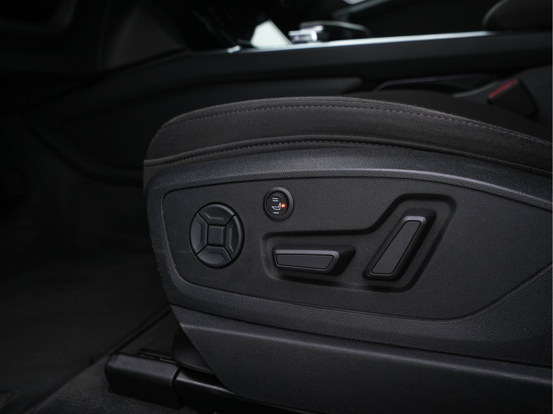 Audi e-tron 50 Quattro Launch edition 71 kWh (⚠️)  [ 3-Fase ] {SOH-100%} (INCL-BTW) Aut. *FULL-LED | DIGI-COCKPIT | NAVI-FULLMAP | HEATED-COMFORTSEATS | KEYLESS | AUDI-SOUND | SHIFT-PADDLES | ECC | PDC | CRUISE | 20''ALU*