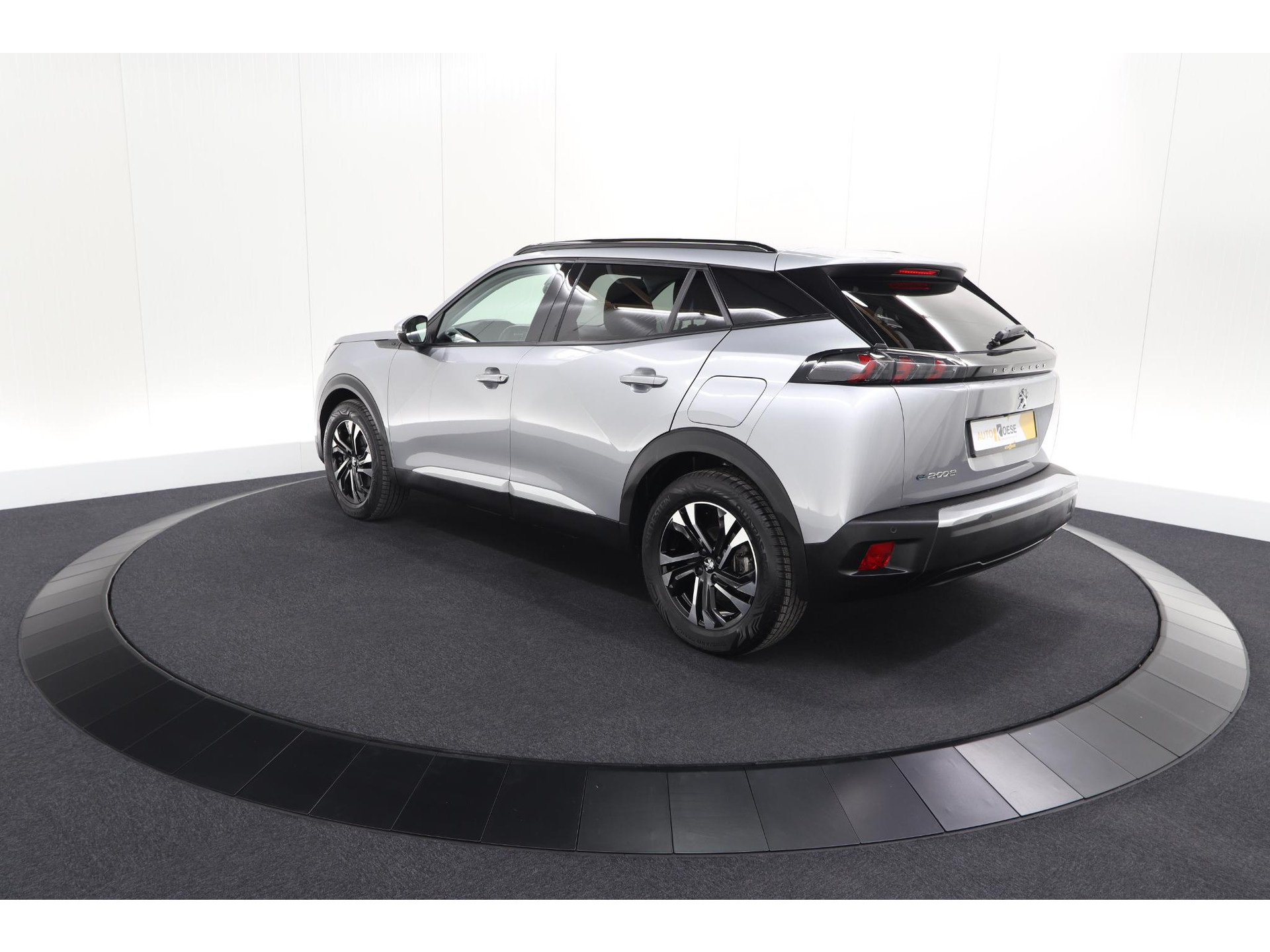 Peugeot e-2008 EV Allure 50 kWh | SOH=96.7 % | 3 Fase Laadfunctie | Camera | Navigatie | Parkeersensoren | Apple Carplay