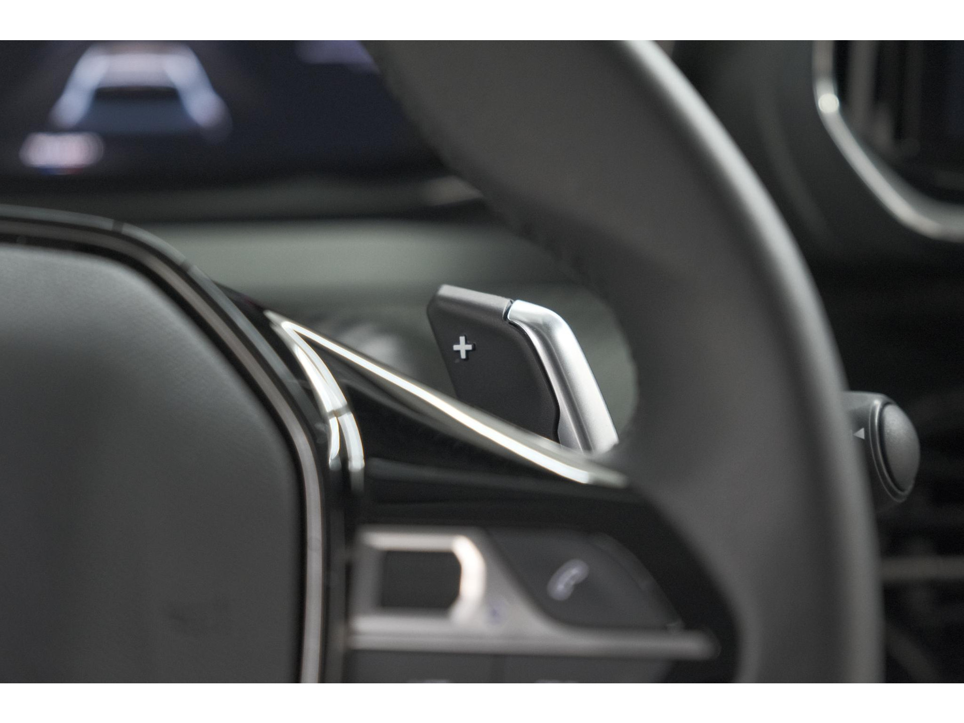 Peugeot 208 1.2 Hybrid 110 e-DCS6 Allure | Apple Carplay | Parkeersensoren Voor + Achter | Climate Control