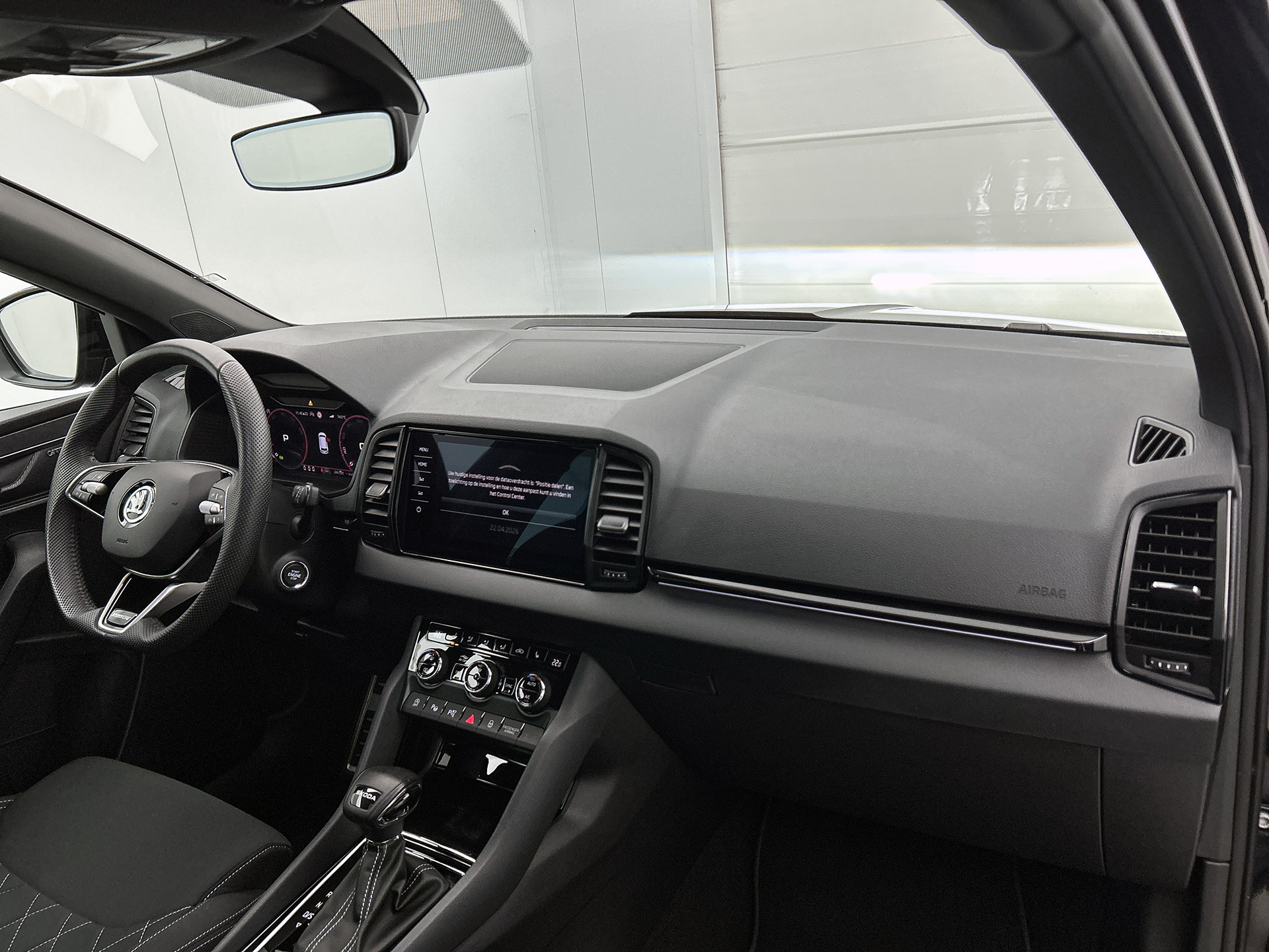 ŠKODA Karoq 1.5 TSI ACT Sportline Business | PANORAMADAK | 360 CAMERA | WINTERPACK | KEYLESS | NAVI | ELEKTR. ACHTERKLEP