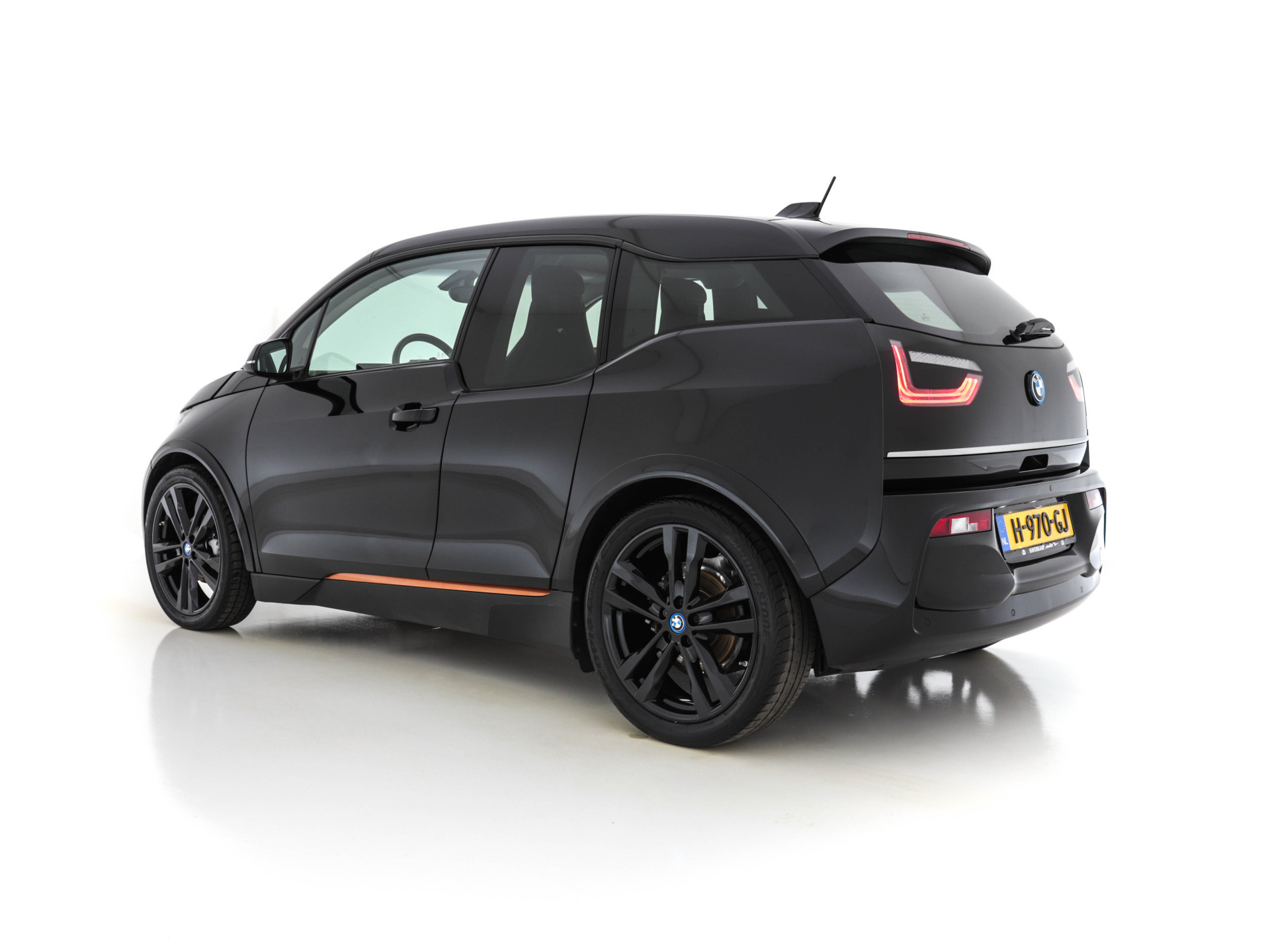 BMW i3 S 120Ah 42 kWh Edition Road (1 of 1000 !) [ 3-Fase ] {SOH-100%} (INCL-BTW ) Aut * HEAT-PUMP | LEATHER | NAVI-FULLMAP | HARMAN/KARDON-AUDIO | FULL-LED | KEYLESS | CAMERA | DAB | DIGI-COCKPIT | CRUISE | COMFORT-SEATS | CCS-FASTLOADER | 20"ALU*