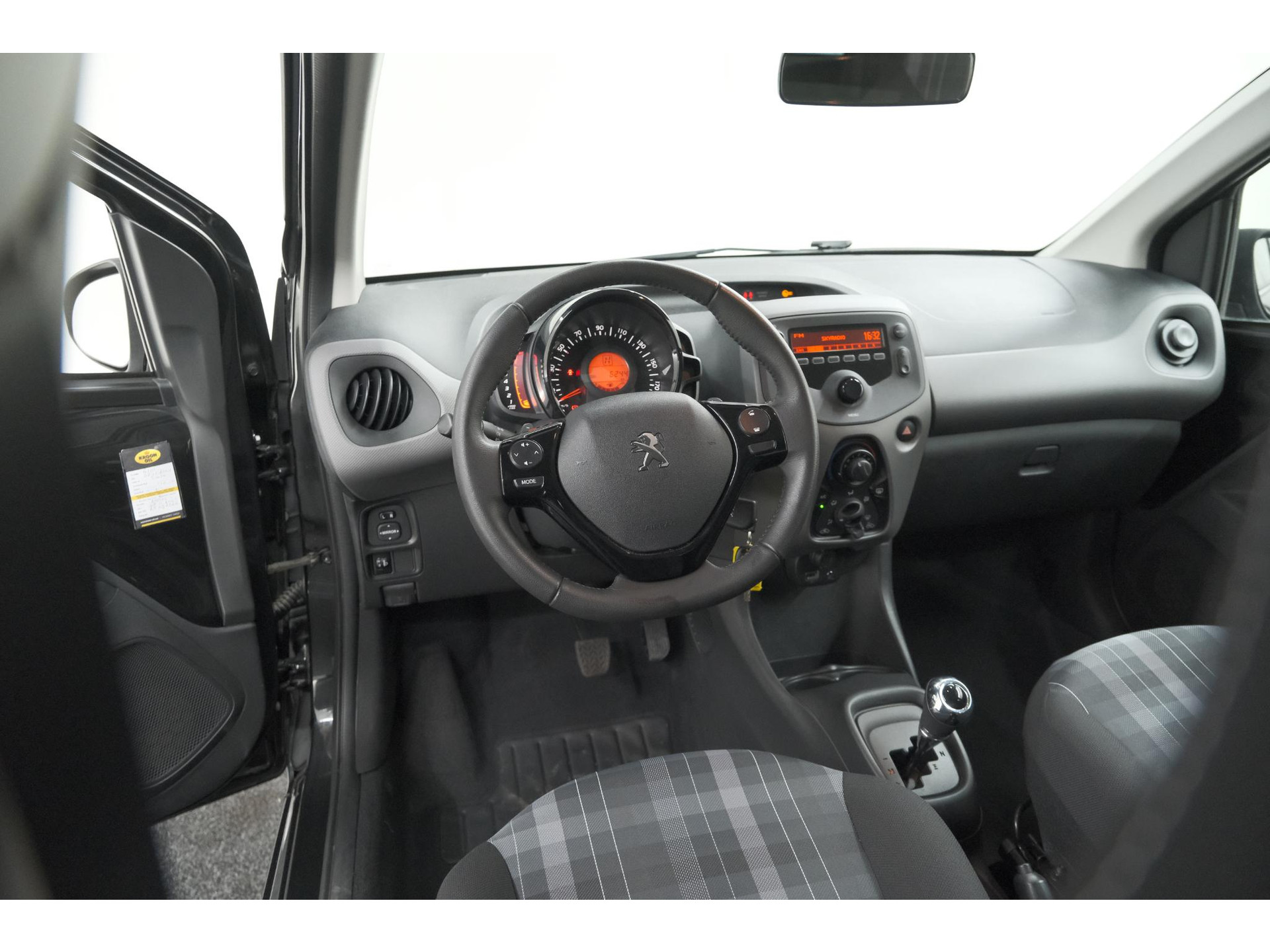 Peugeot 108 1.0 e-VTi Active | Unieke Auto! | Automaat | Airco | Getint Glas | Bluetooth Radio | 5 Deurs