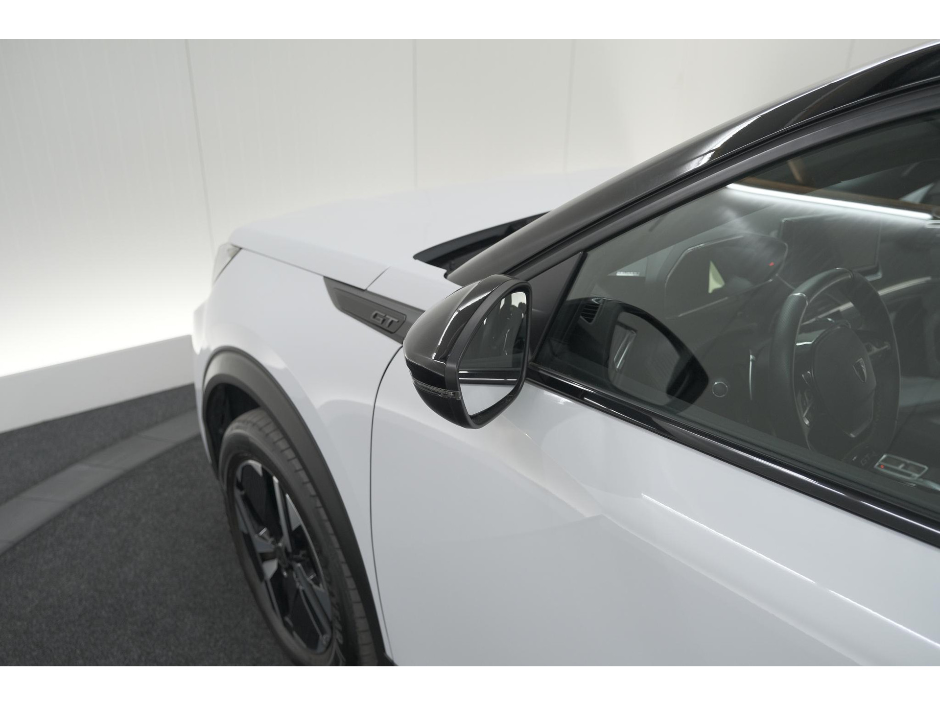 Peugeot 2008 PureTech 130 EAT8 GT | Camera | Apple Carplay | Parkeersensoren | 17 Inch Lichtmetalen Velgen