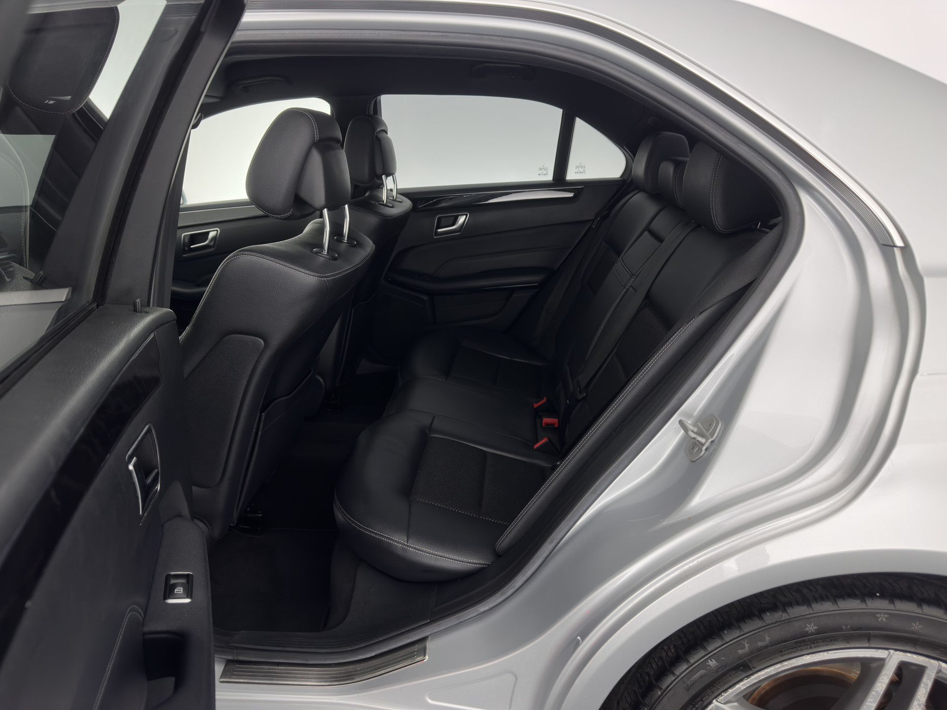 Mercedes-Benz E-klasse 200 CDI Ambition Avantgarde Aut. *LEATHER | FULL-LED | HEATED-COMFORTSEATS | CAMERA | ECC | CARPLAY | PDC | CRUISE | PRIVACY-GLASS | 18''ALU*