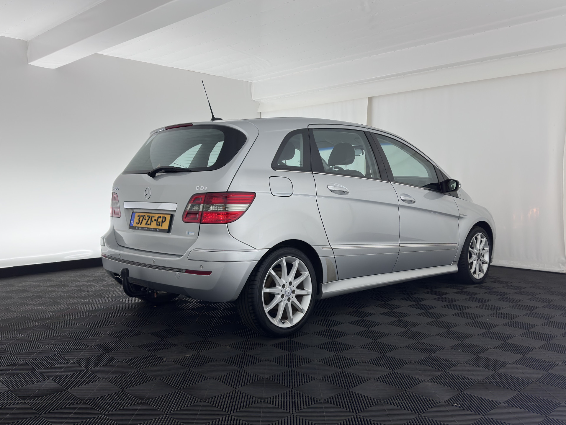 Mercedes-Benz B-klasse 180 CDI Aut. *LEATHER-FABRIC | AIRCO | CRUISE | COMFORT-SEATS | TOWBAR | 17''ALU*