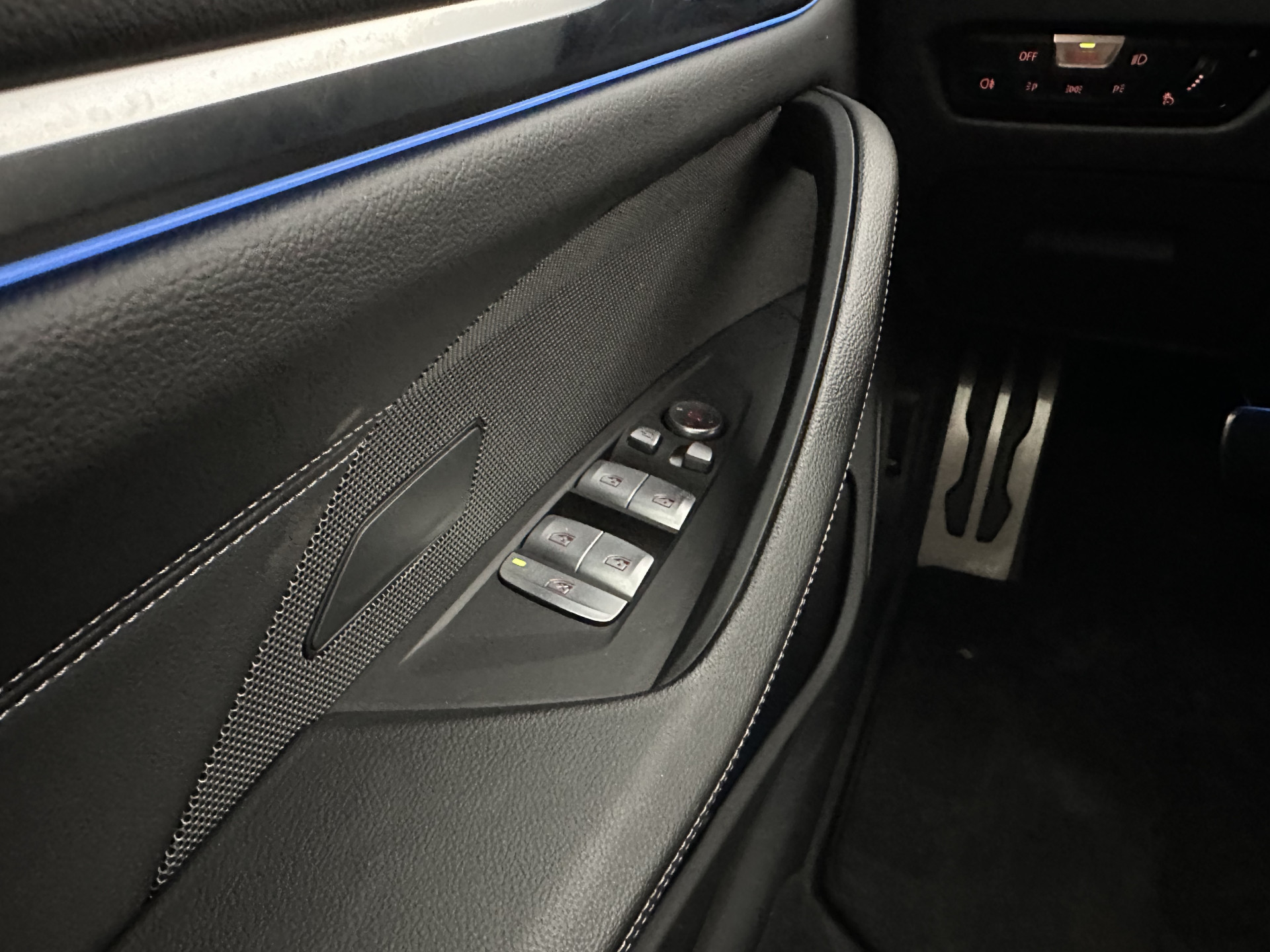 BMW i4 eDrive40 M-Sport High Executive 84 kWh (3-Fase) [SOH-97%] (INCL-BTW)  Aut *FULL-LEATHER | HEAD UP | FULL-LED | HARMAN/KARDON-AUDIO | ADAPTIVE-CRUISE |  ADAPTIVE-CRUISE | WIDESCREEN-COCKPIT | DAB+ | TOPVIEW | AMBIENT-LIGHT | CARPLAY | HEATED-SPORTSE