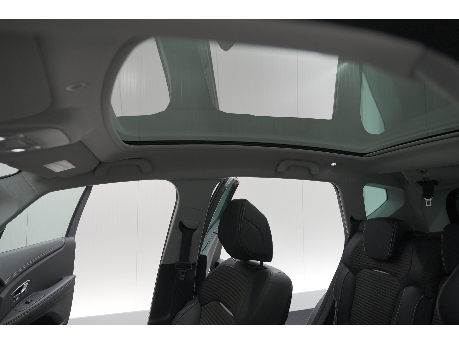 Renault Scénic TCe 130 Intens | Trekhaak | Panoramadak | Camera | Apple Carplay | Dodehoekdetectie