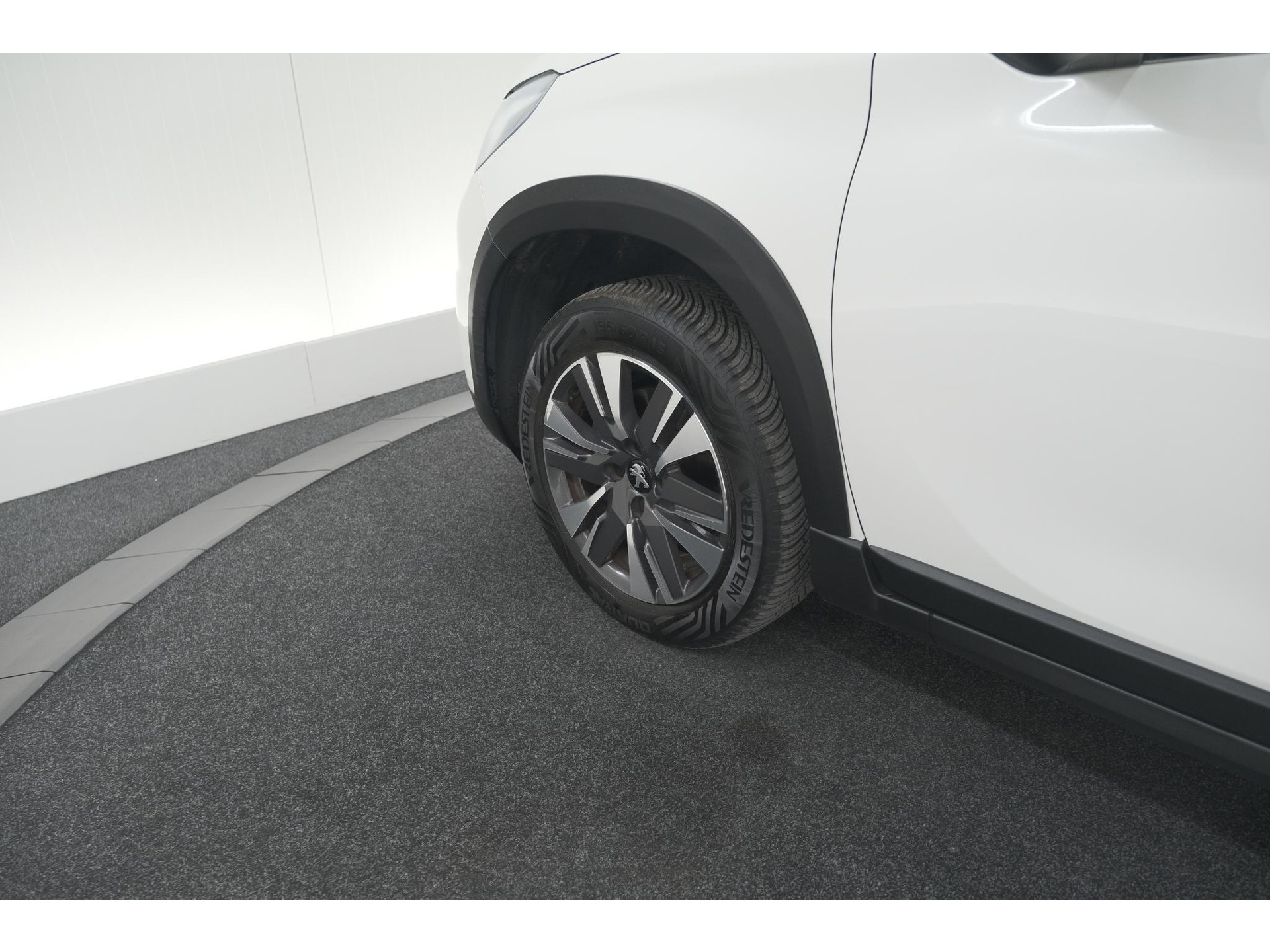 Peugeot 2008 PureTech 130 Allure | Camera | Apple Carplay | Parkeersensoren | Navigatie