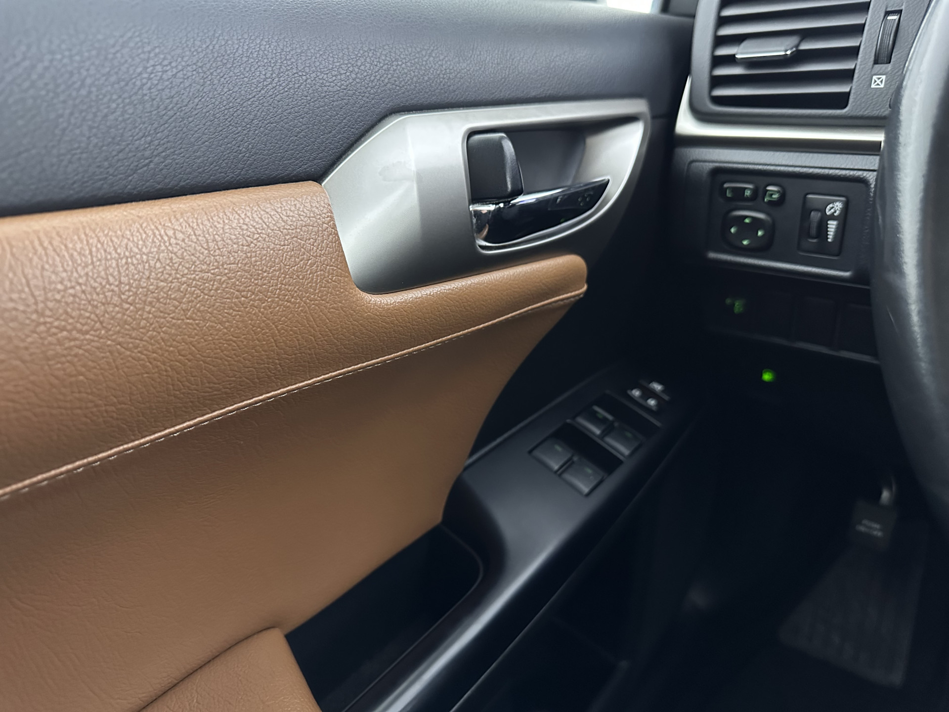 Lexus CT 200h Business Line Aut.*NAVI-FULLMAP | LEATHER | HEATED-COMFORTSEATS | CAMERA | PRIVACYGLASS | ECC | CRUISE | DIGI-COCKPIT | 16''ALU*