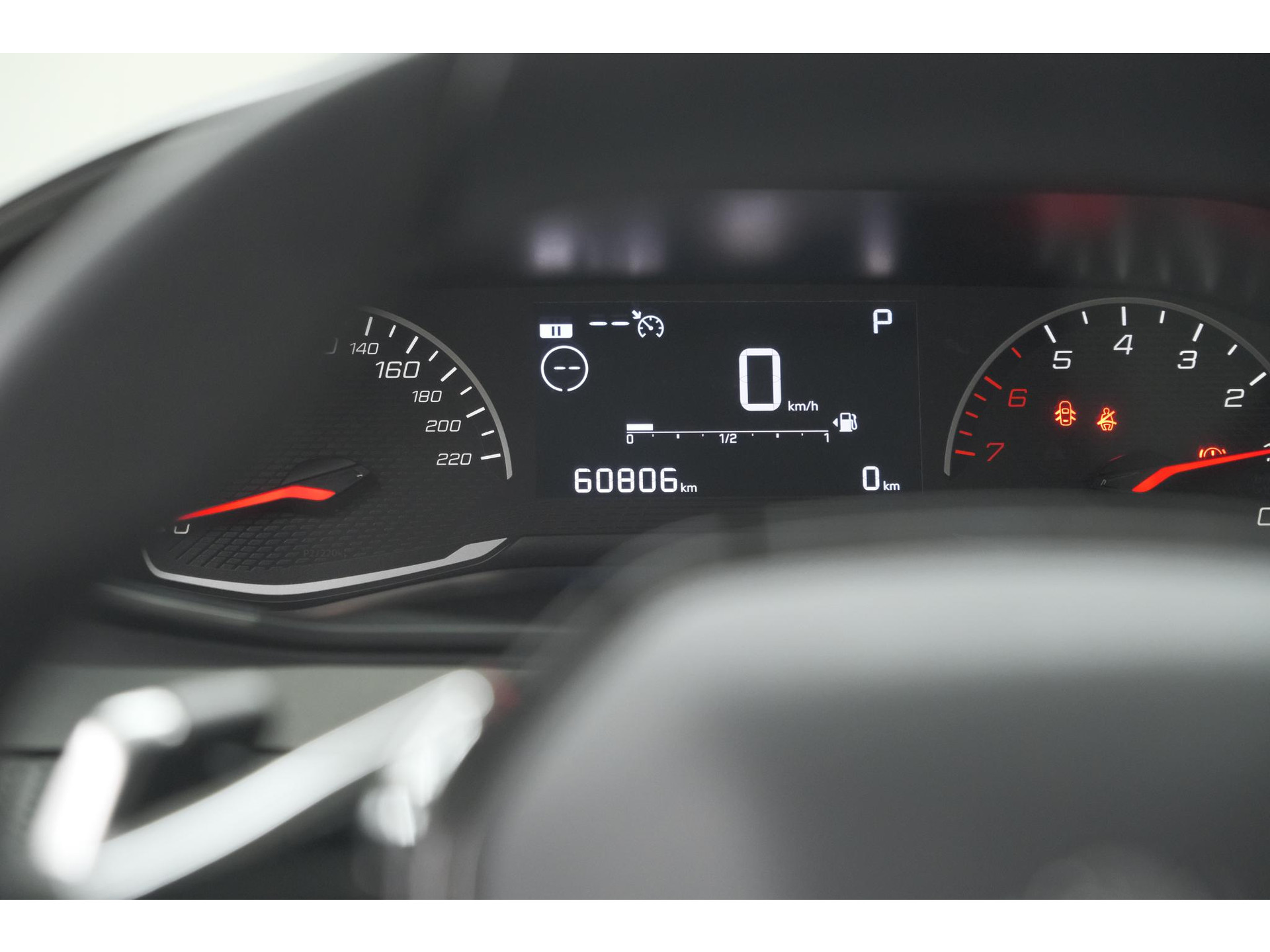 Peugeot 2008 PureTech 130 EAT8 Active | Parkeersensoren | Navigatie | Apple Carplay