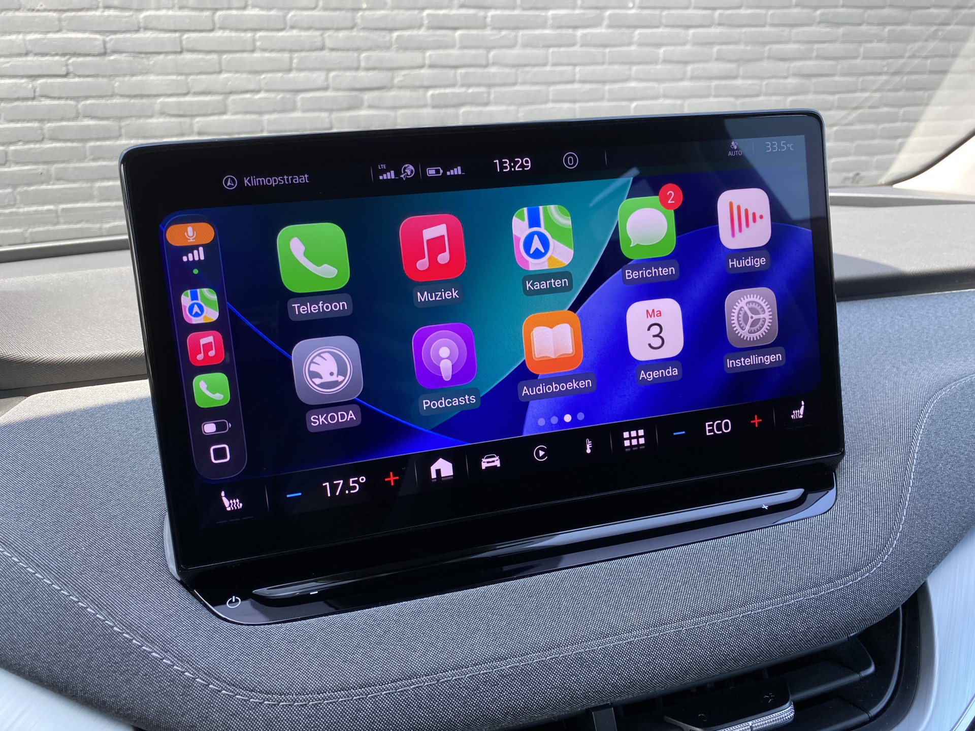 ŠKODA Enyaq iV 60 | 1e eigenaar | dealer onderhouden | navigatie | trekhaak | camera | stoelverwarming | apple carplay
