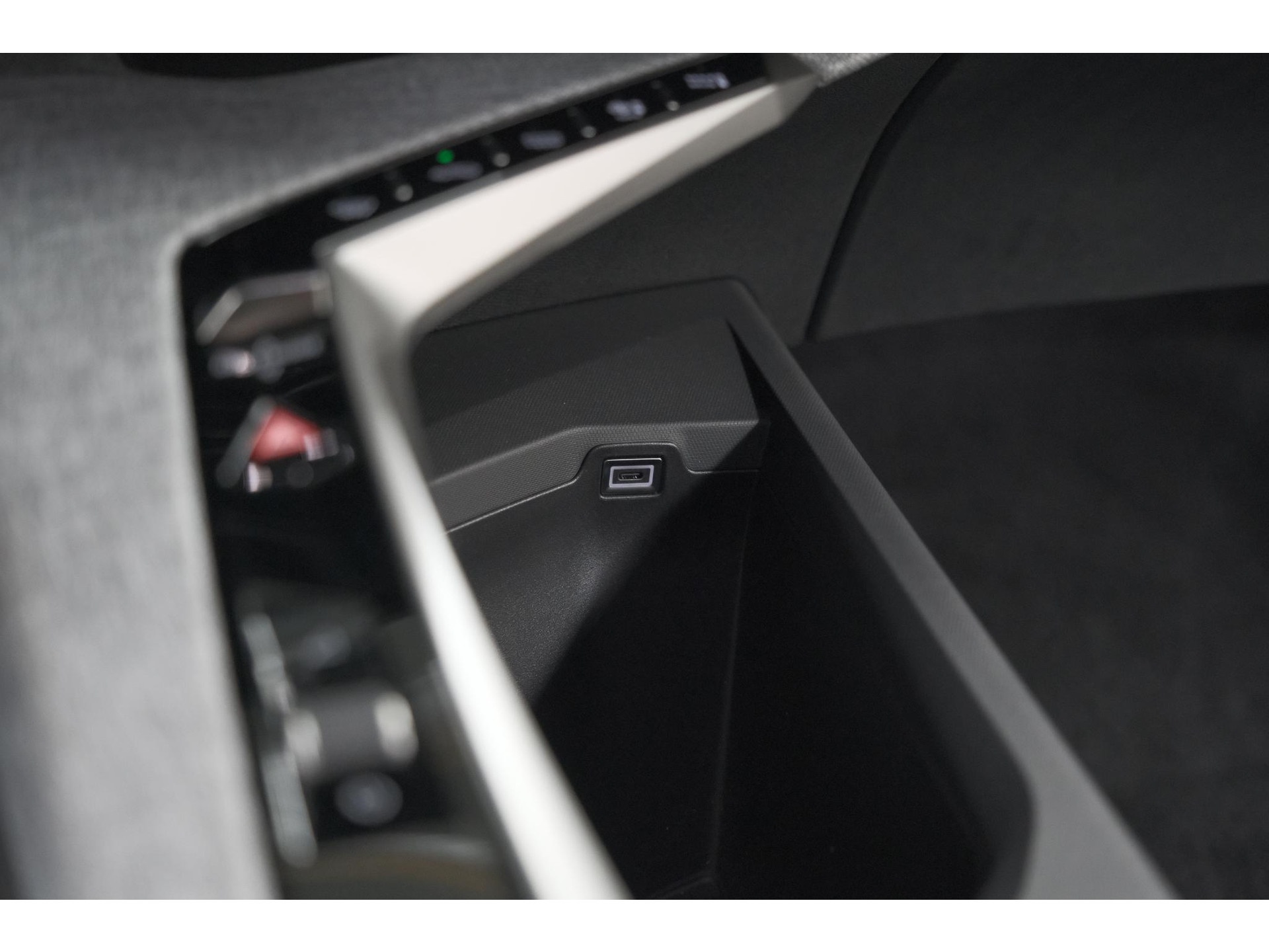 Peugeot 3008 Hybrid 136 e-DSC6 Allure | Camera | Apple Carplay | Parkeersensoren