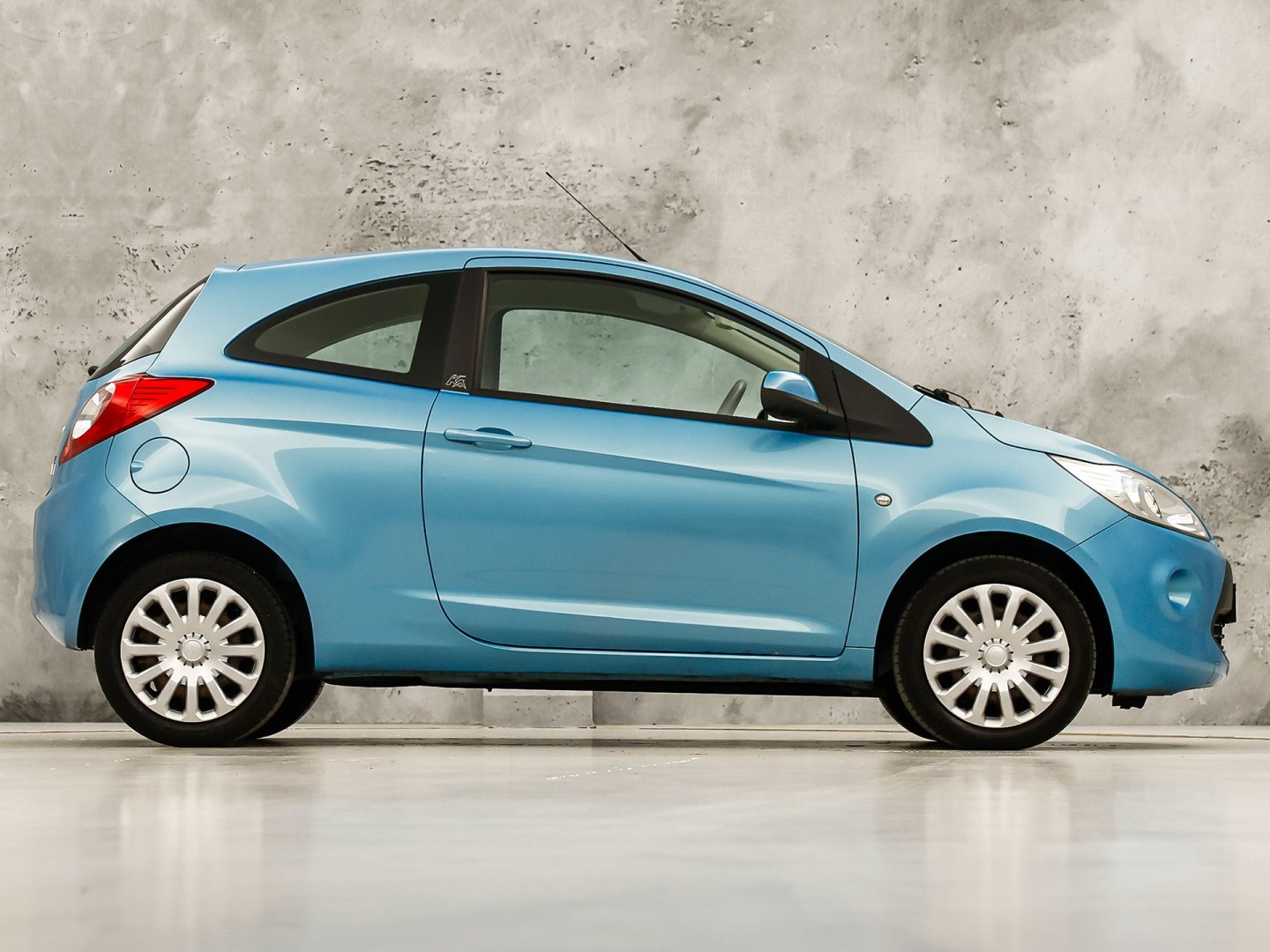Ford Ka 1.2 Titanium (AIRCO, RADIO, SPORTSTOELEN, ELEK RAMEN, NIEUWE APK, NIEUWSTAAT)