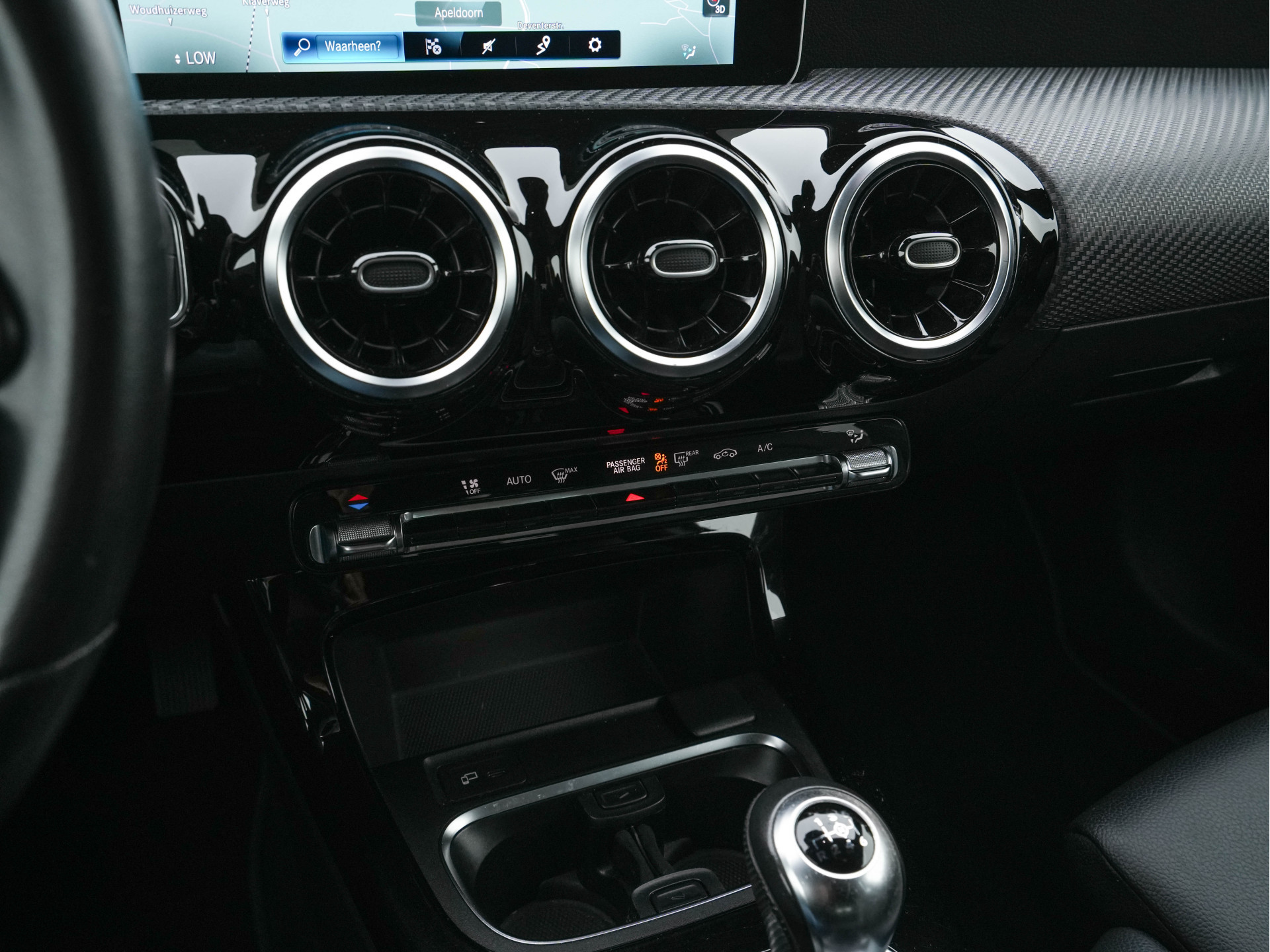 Mercedes-Benz A-klasse 160 Business Solution (INCL-BTW) *LEATHER- FABRIC | FULL-LED | WIDE-SCREEN-COCKPIT | CAMERA | NAVI-FULLMAP | HEATED-COMFORTSEATS | ECC | PRIVACY-GLASS | PDC | KEYLESS | CRUISE | CARBON-INLAY | 16''ALU*