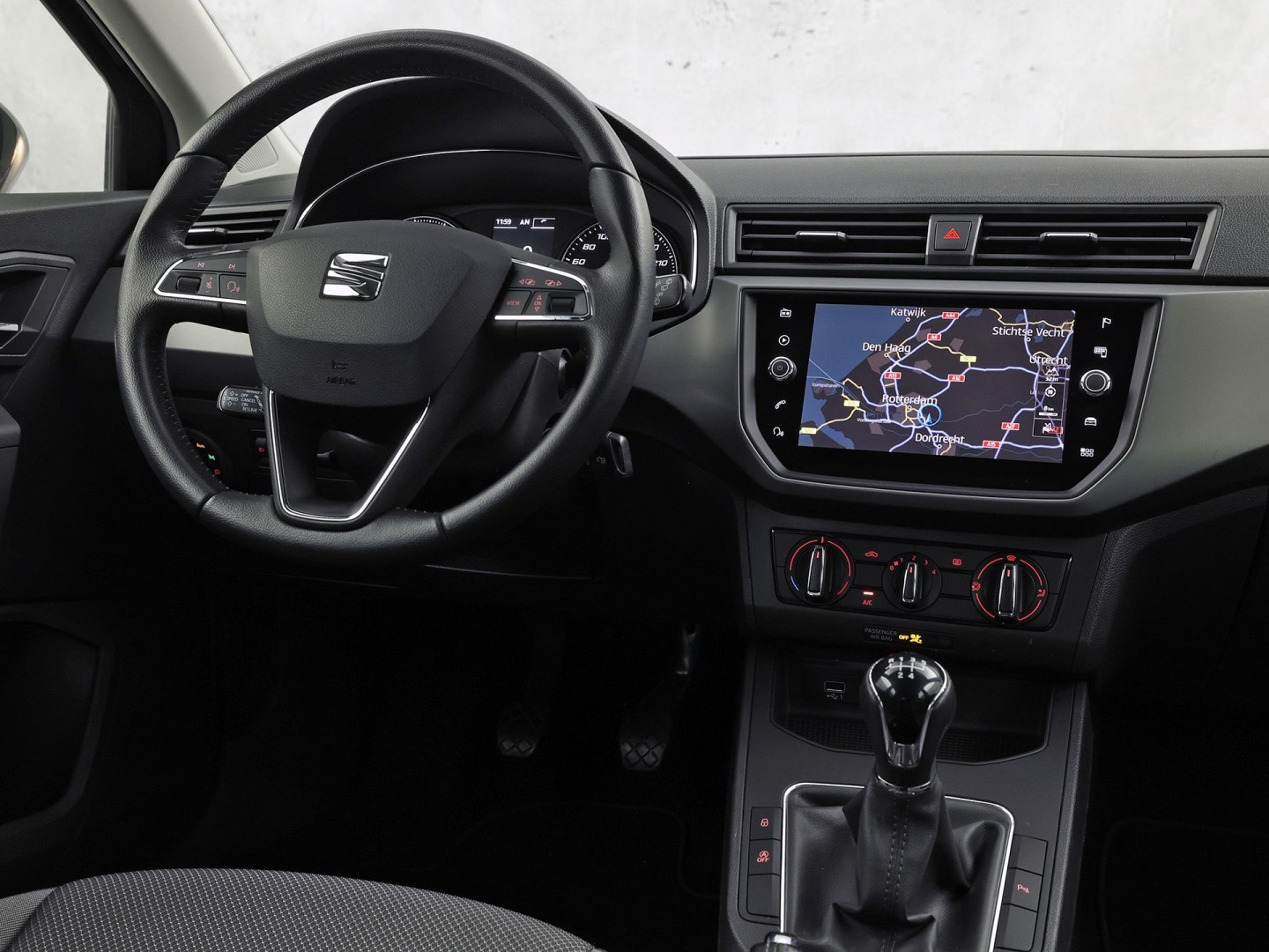 SEAT Ibiza 1.0 TSI Sport (GROOT NAVI, APPLE CARPLAY, GETINT GLAS, CAMERA, CRUISE, LM VELGEN, NIEUWE APK, NIEUWSTAAT)