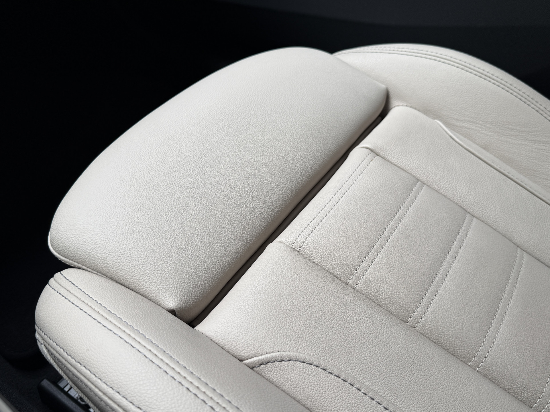 BMW 3-serie Touring 330e | M-Sport | Facelift | Lederen sportstoelen | Harman/Kardon | Sfeerverlichting | Full LED