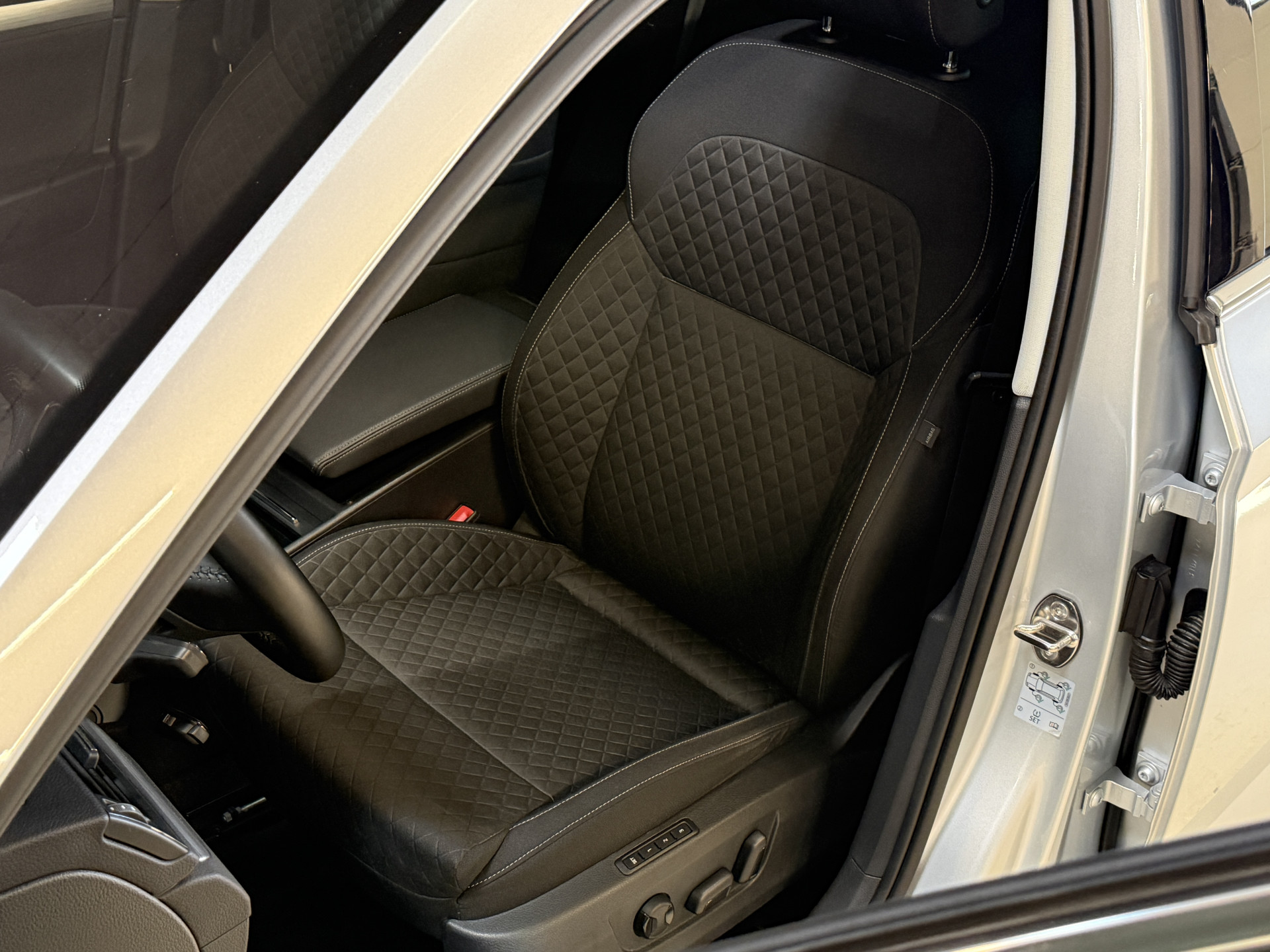 ŠKODA Superb Combi 1.4 TSI iV Business Edition Plus | Panoramadak | Crystal Light | Apple Carplay