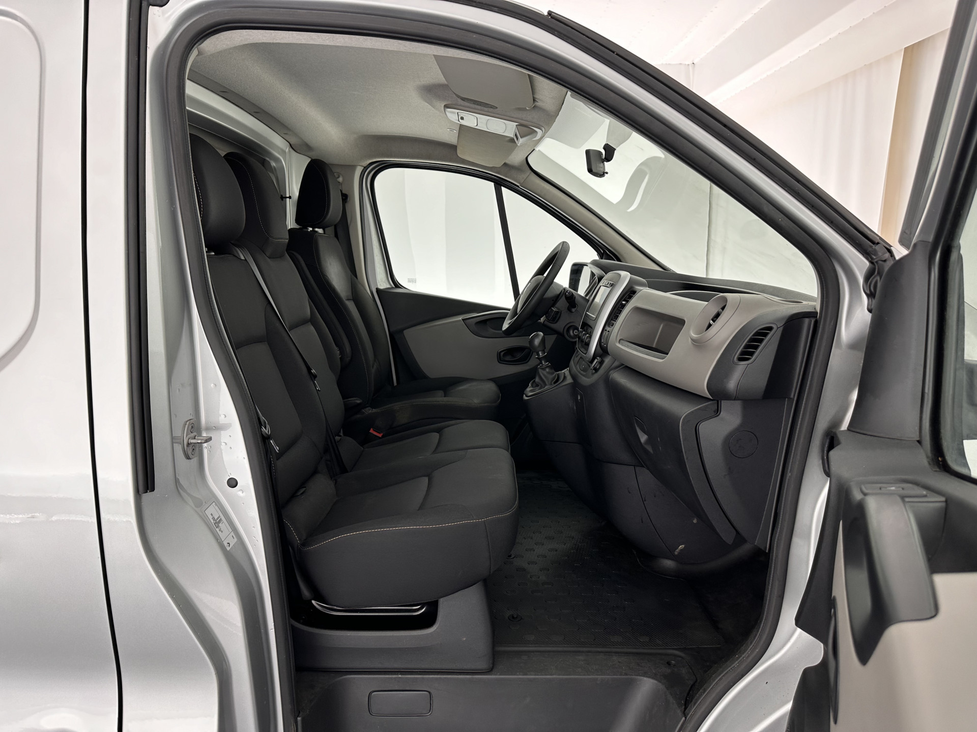 Renault Trafic 1.6 dCi T29 L1H1 Comfort-Pack *NAVI-FULLMAP | AIRCO | CRUISE | 3-PERS | PDC | 1.260 Kg-Cargo-Capacity*