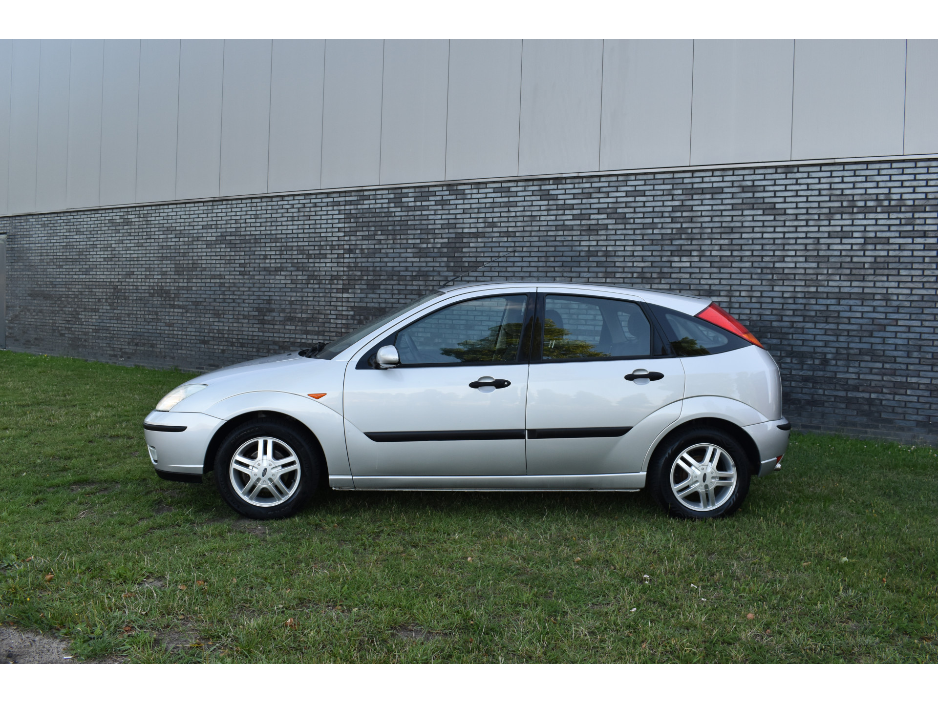 Ford Focus 1.6-16V Trend Automaat storing Airco 5-deurs 1e eigenaar Pdc Trekhaak lees goed!!! HANDELSAUTO - automaat gaat in noodloop LEES GOED