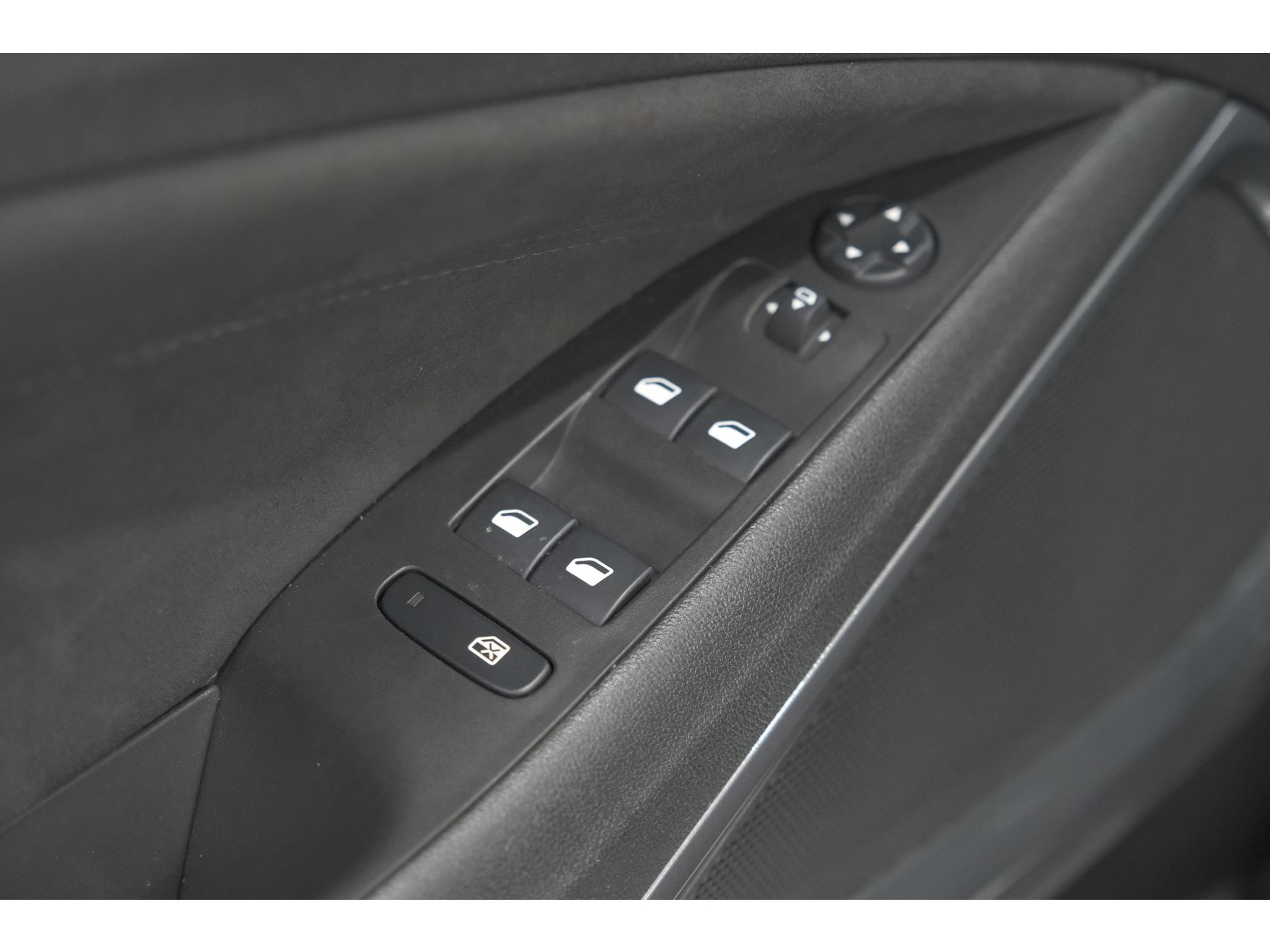 Opel Crossland 1.2 Turbo Ultimate | Camera | Dodehoekdetectie | Comfort Pakket | Apple Carplay