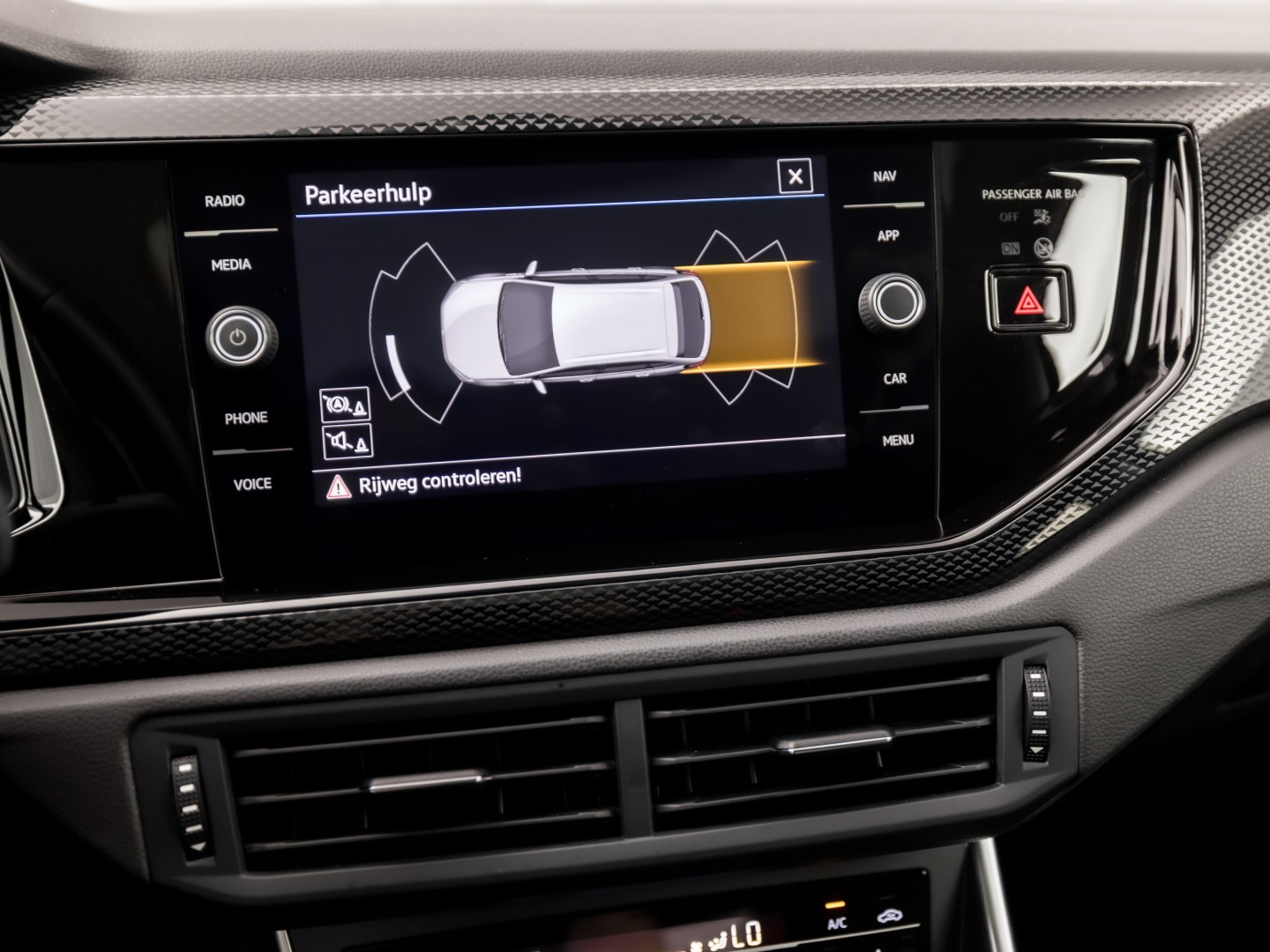 Volkswagen Taigo 1.0 TSI Sport (PANORAMADAK, 1e EIGENAAR, VIRTUAL COCKPIT, APPLE CARPLAY, GROOT NAVI, CLIMATE, STOELVERWARMING, SPORTSTOELEN, GETINT GLAS, IQ LIGHT, NIEUWSTAAT)