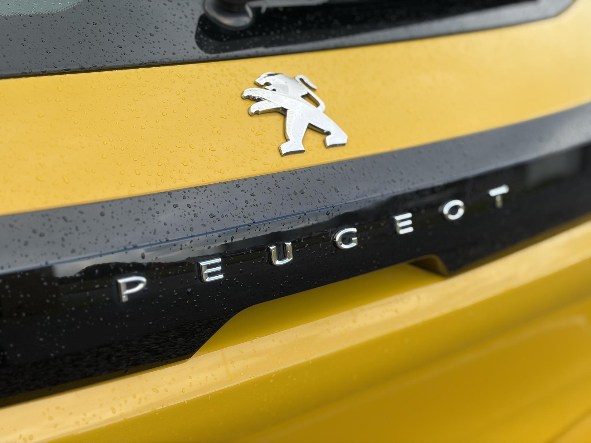 Peugeot 208 1.2 PureTech Blue Lease Active 102pk,2e Eigenaar,Navi,Apple Carplay/Android,Rijstrooksensor,6 Bak,Pdc,Dealer Onderhouden,N.A.P,Apk tot 04-2028