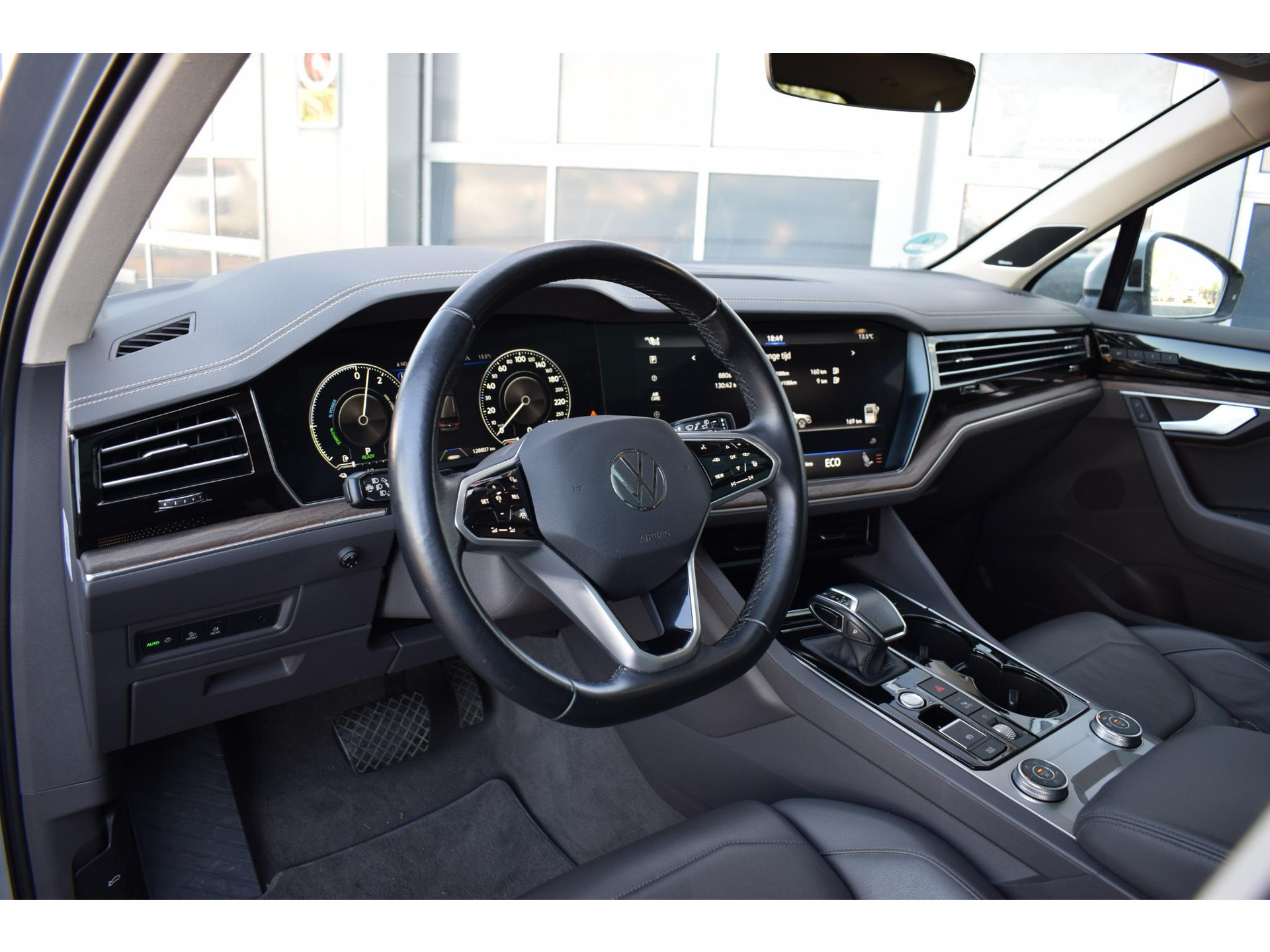 Volkswagen Touareg 3.0 TSi eHybrid 4MOTION | Trekhaak | Luchtvering | Pano | Leer | Memory | SOH 97,6%
