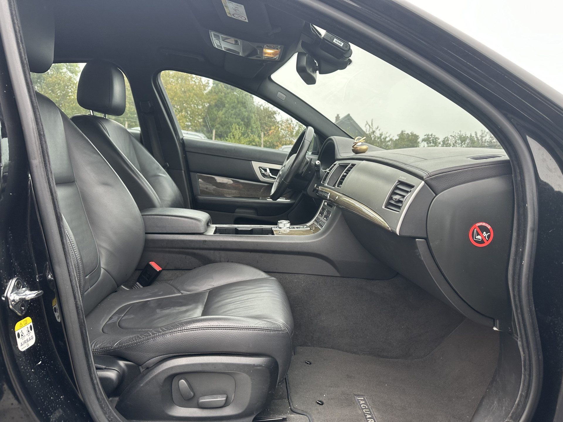 Jaguar XF 2.2D Aut. *LEATHER  | BI-XENON | NAVI-FULLMAP | CAMERA | ECC | PDC | CRUISE | HEATED-COMFORT-SEATS | KEYLESS | SHIFT-PADDLES | TOWBAR | 17"ALU*