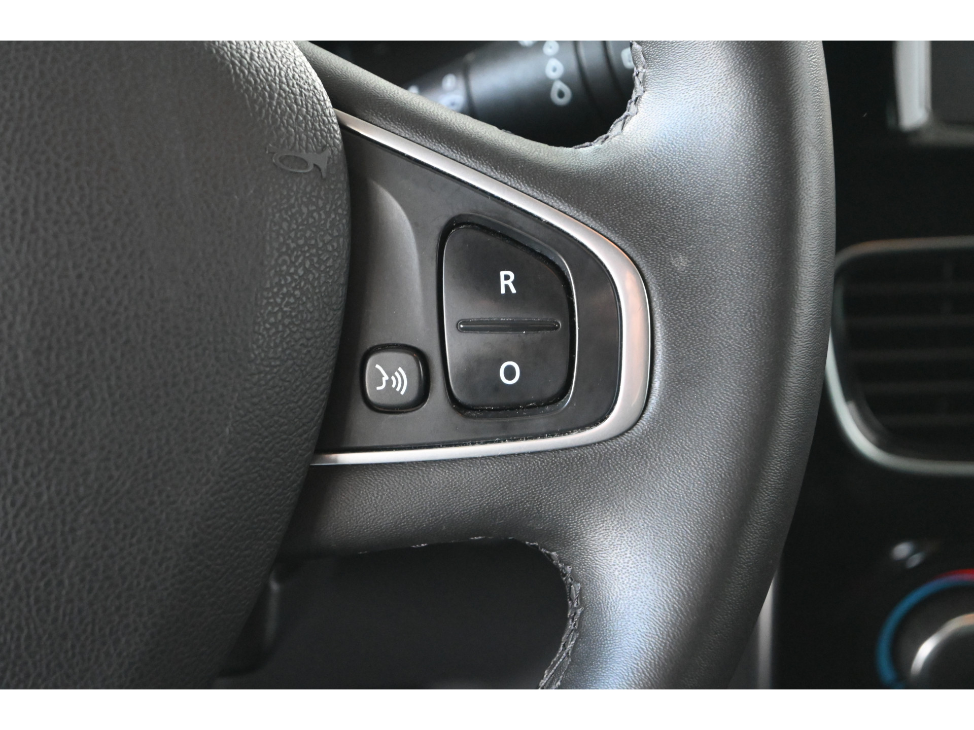 Renault Clio 1.5 dCi Limited Airco LED Navigatie Goed Onderhouden! Rijklaarprijs! Inruil Mogelijk!