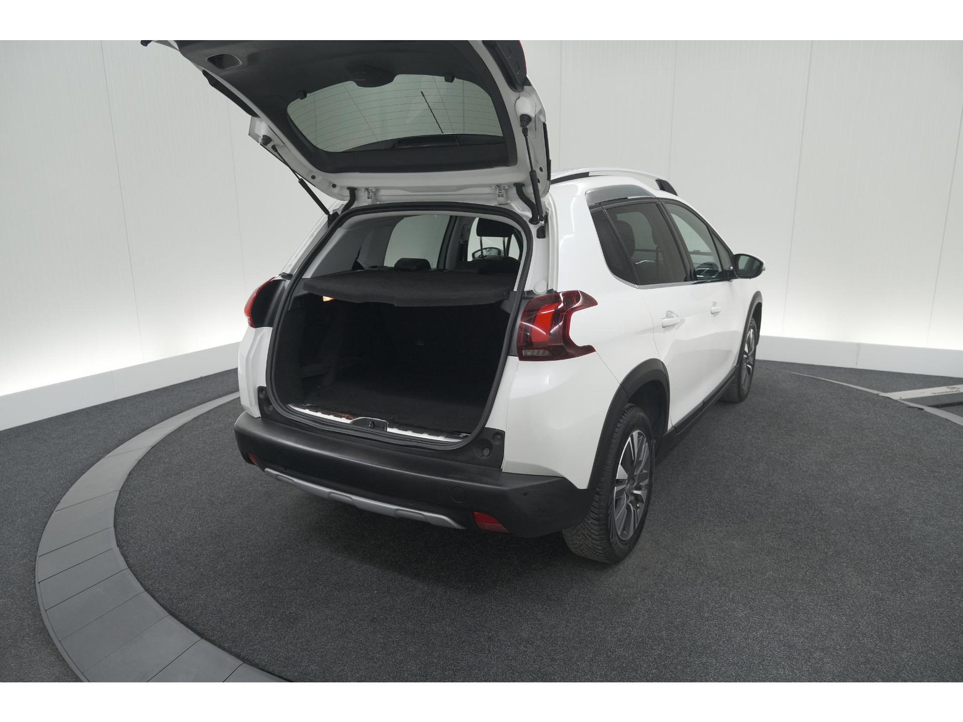 Peugeot 2008 PureTech 130 Allure | Camera | Apple Carplay | Parkeersensoren | Navigatie