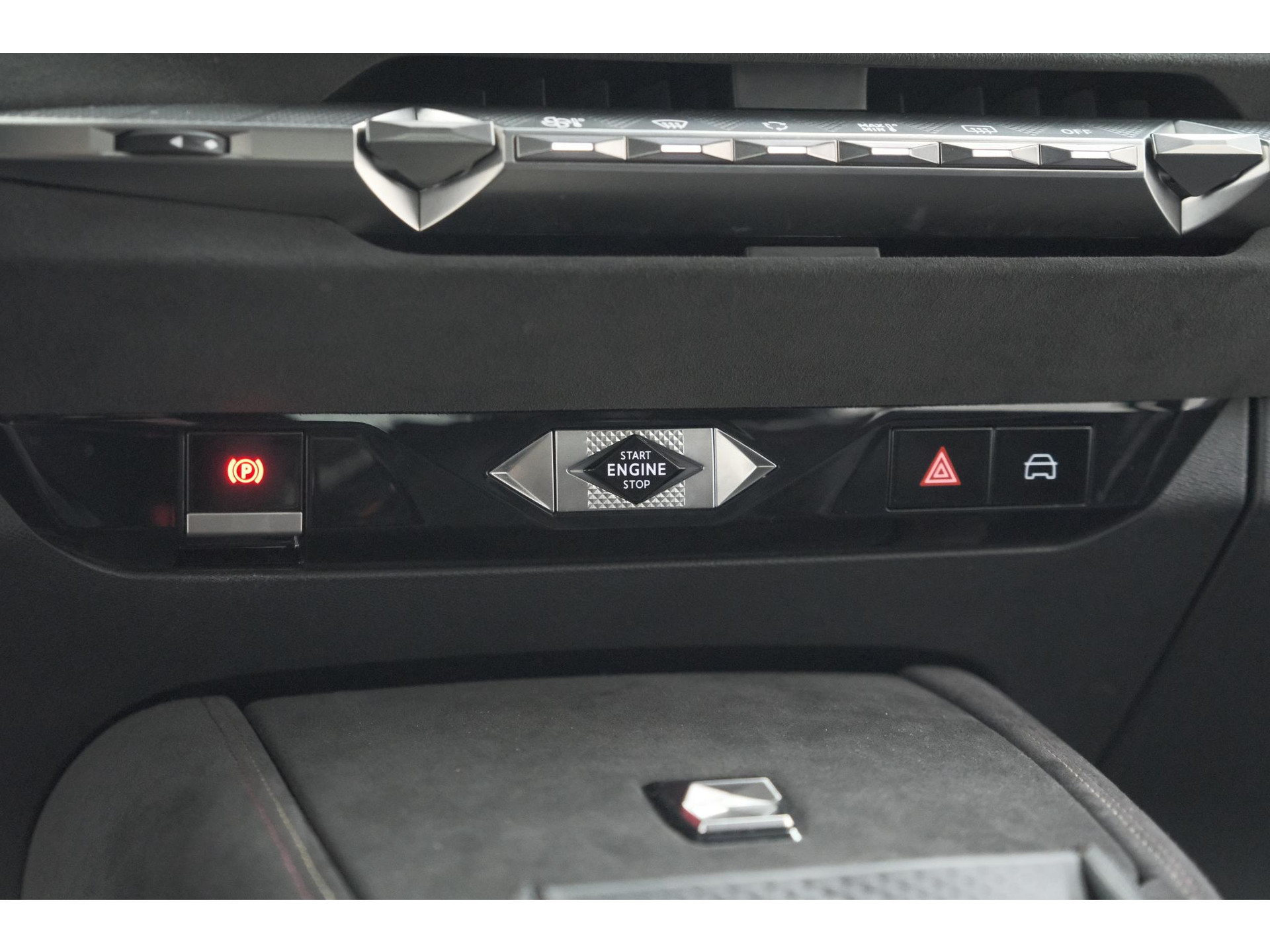 DS 4 PureTech 130 EAT8 Performance Line | Camera | Apple Carplay | Alcantara® bekleding | Parkeersensensoren