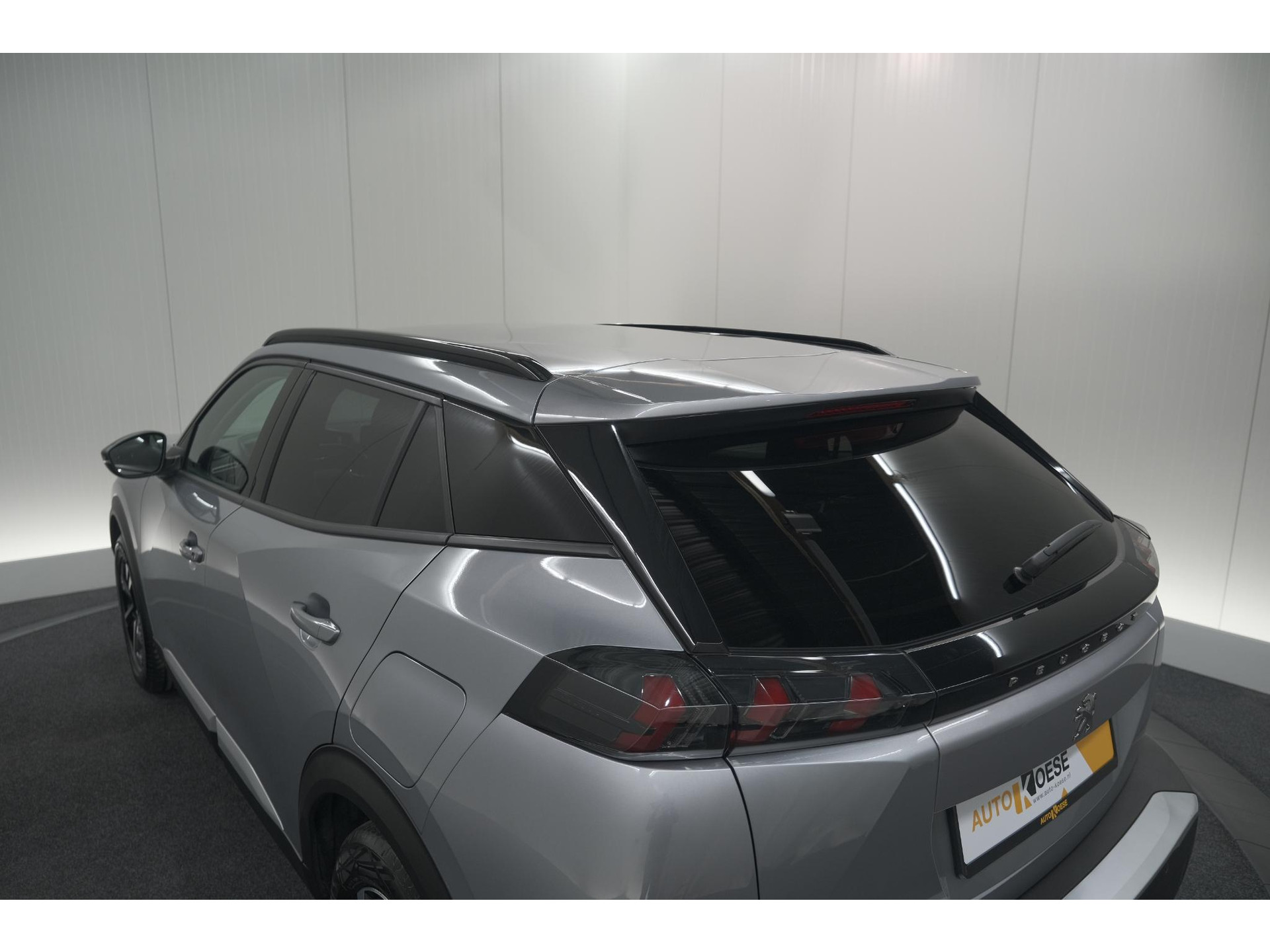 Peugeot e-2008 EV Allure Pack 50 kWh | 3 Fase Laadfunctie | Camera | Navigatie | Parkeersensoren | Apple Carplay