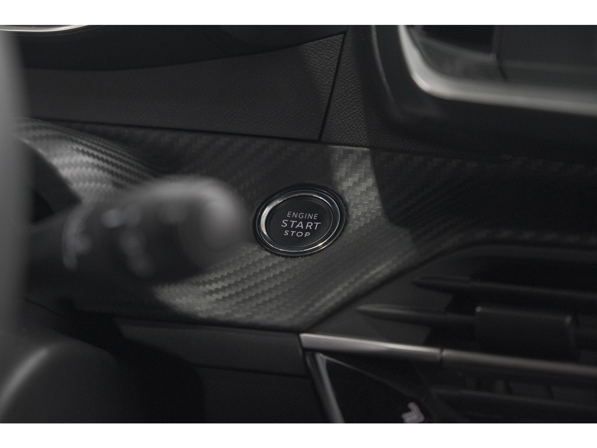 Peugeot 208 PureTech 100 Allure | Stoelverwarming | Adaptieve Cruise Control | Camera | Apple Carplay