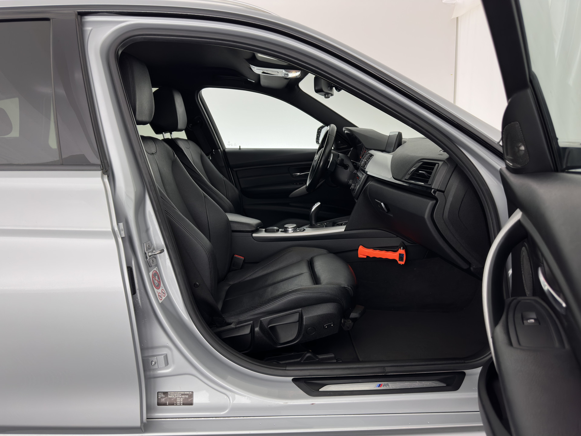 BMW 3-serie Touring 330d xDrive M-Aerodynamica-Pack High-Executive Aut * LEATHER | NAVI-FULLMAP | XENON | HEATED-SPORTSEATS | SHIFT-PADDLES | PDC | PRIVACY-GLASS | KEYLESS | CAMERA | TOWBAR | 18''ALU*