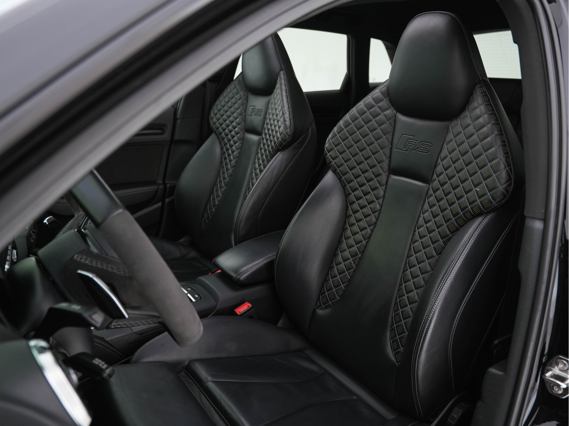 Audi RS3 2.5 TFSI quattro Aut. *RS-SEATS | PANO | NAPPA-FULL-LEATHER | DIGI-COCKPIT | BANG&OLUFSEN | APPLE-CARPLAY | ADAPTIVE-CRUISE | BLIND-SPOT | CAMERA | KEYLESS | NAVI-FULLMAP | DAB+ | MAGNETIC-RIDE | 19''ALU*