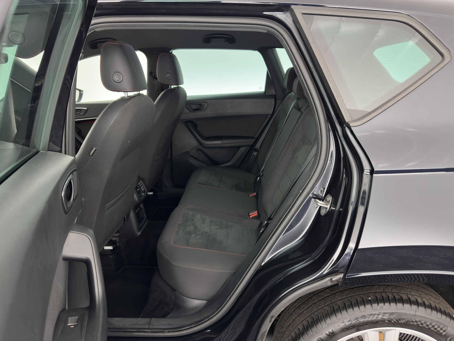 SEAT Ateca 1.5 TSI FR Business Intense (INCL-BTW) *FULL-LED | SPORT-SEATS | NAVI-FULLMAP | LEATHER-MICROFIBRE | CAMERA | KEYLESS | DAB+ | CARPLAY | ECC | PDC | CRUISE | TOWBAR | 18''ALU*