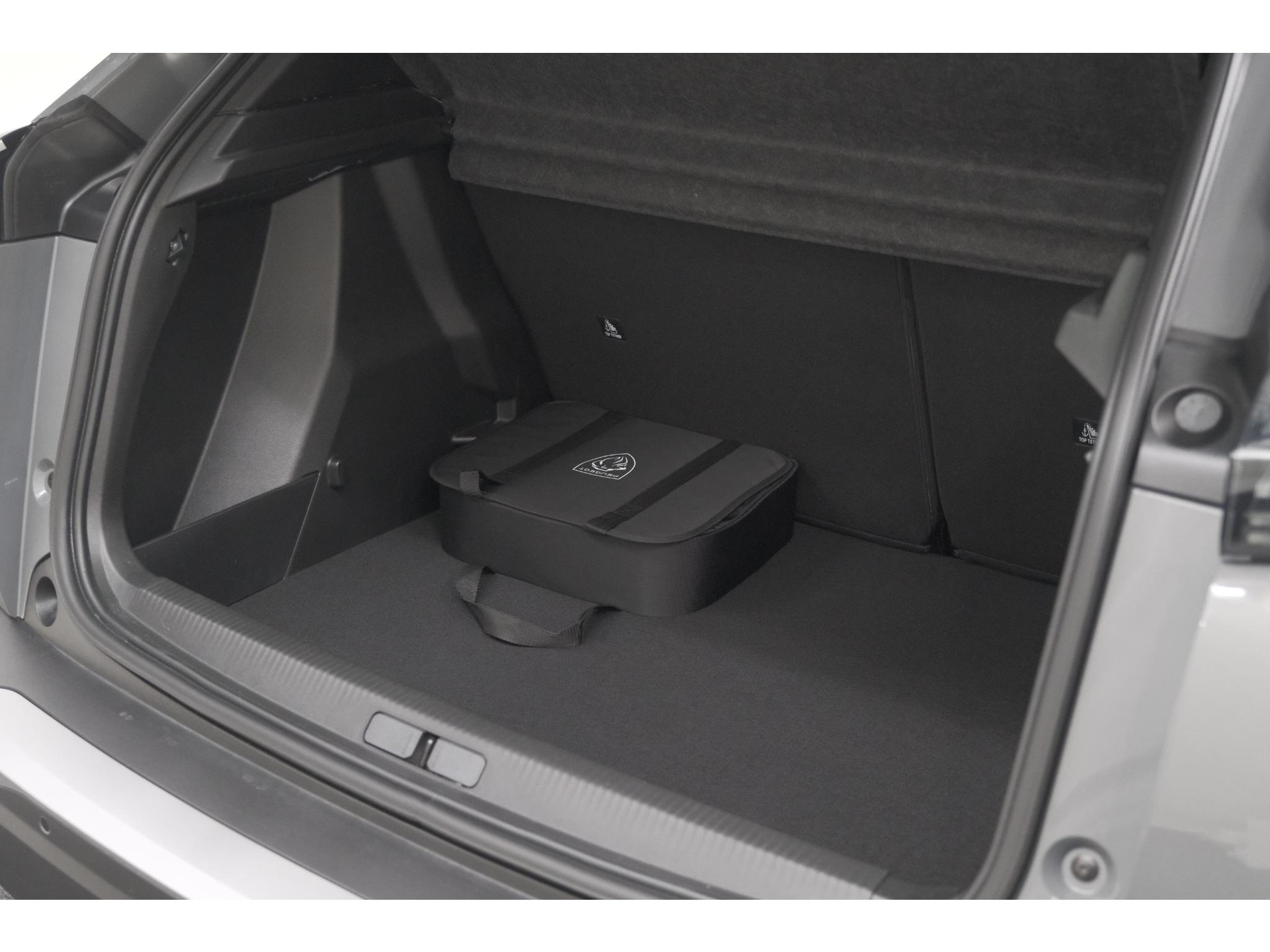 Peugeot e-2008 EV Allure 54 kWh | 360 Camera | Adaptieve Cruise Control | Warmtepomp