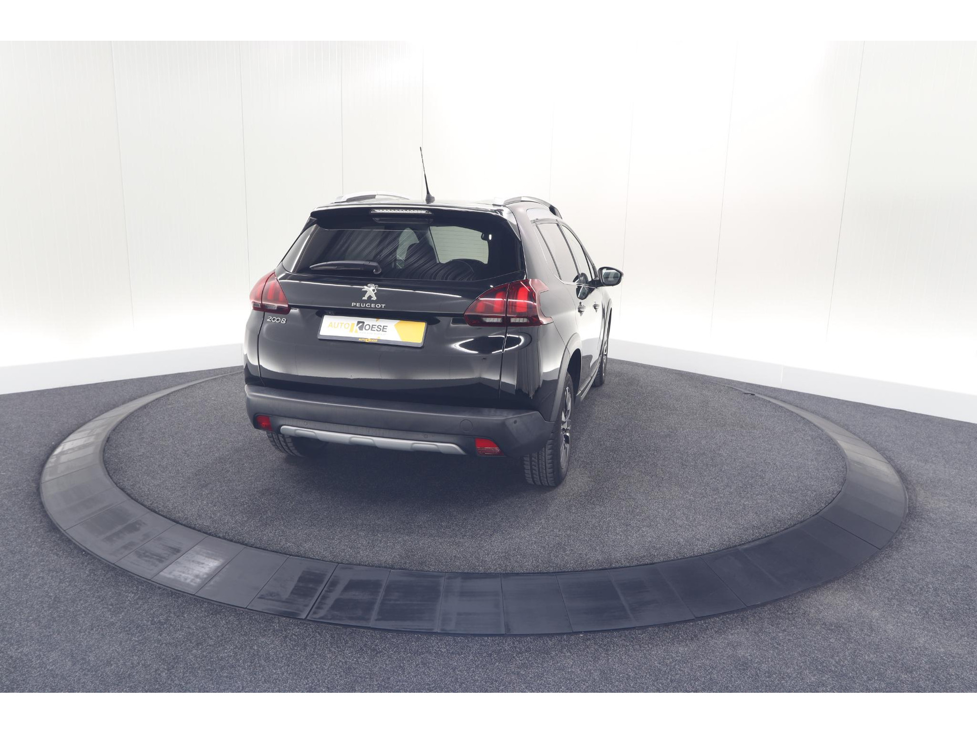 Peugeot 2008 PureTech 110 Allure | Panoramadak | Navigatie | Camera | Parkeersensoren