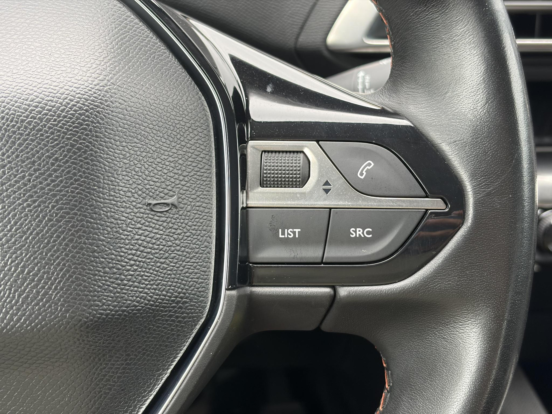 Peugeot 5008 1.2 PureTech Active 1e Eigenaar,D-riem 12-2023,Trekhaak,7 Persoons,6 Bak,Carplay,Clima,Cruise,131pk,Pdc,Dealer Onderhouden,N.A.P,Apk tot 05-2027