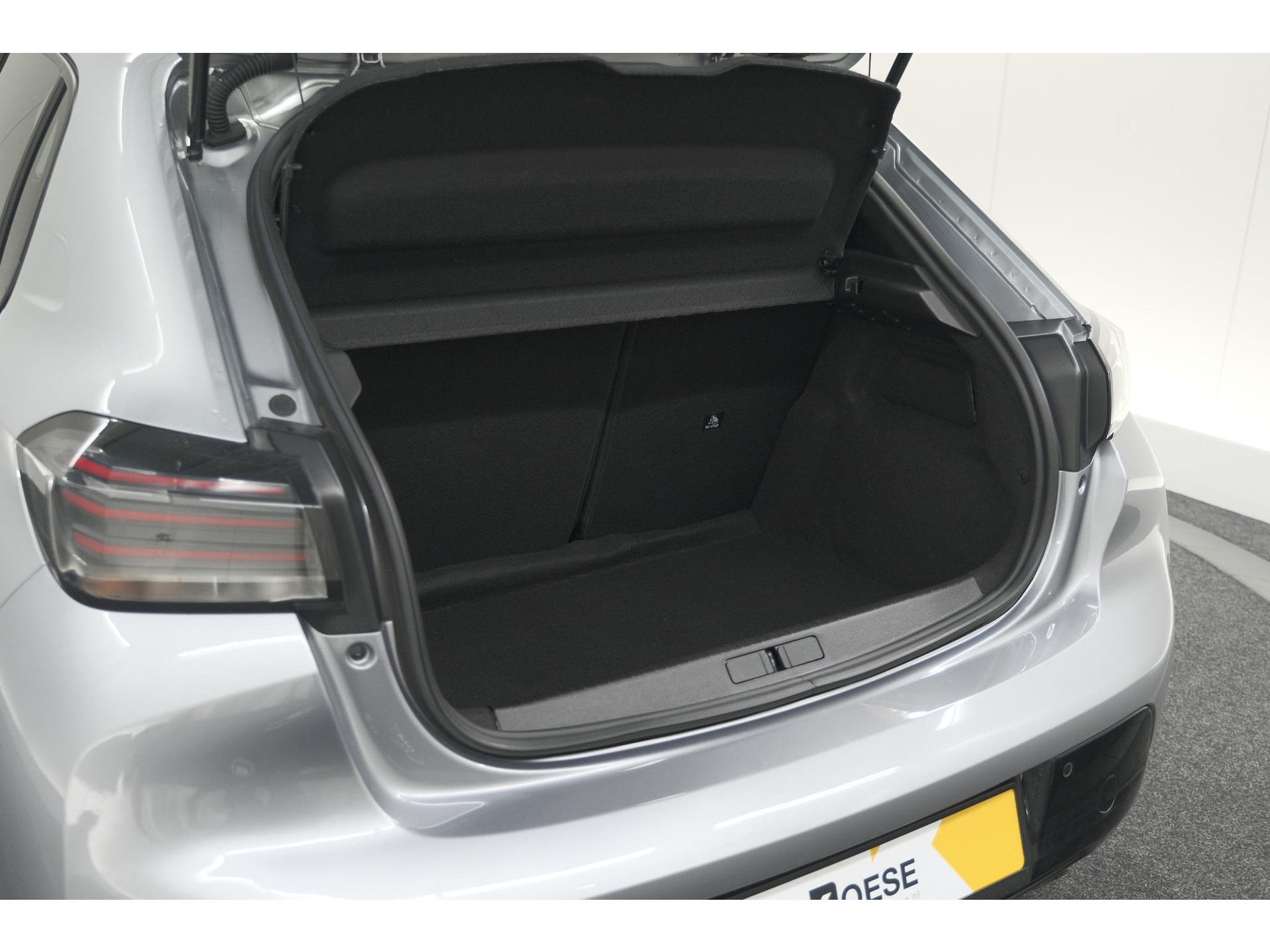 Peugeot 208 PureTech 100 Allure Pack | NIEUW MODEL | Apple CarPlay | Parkeersensoren | Climate Control