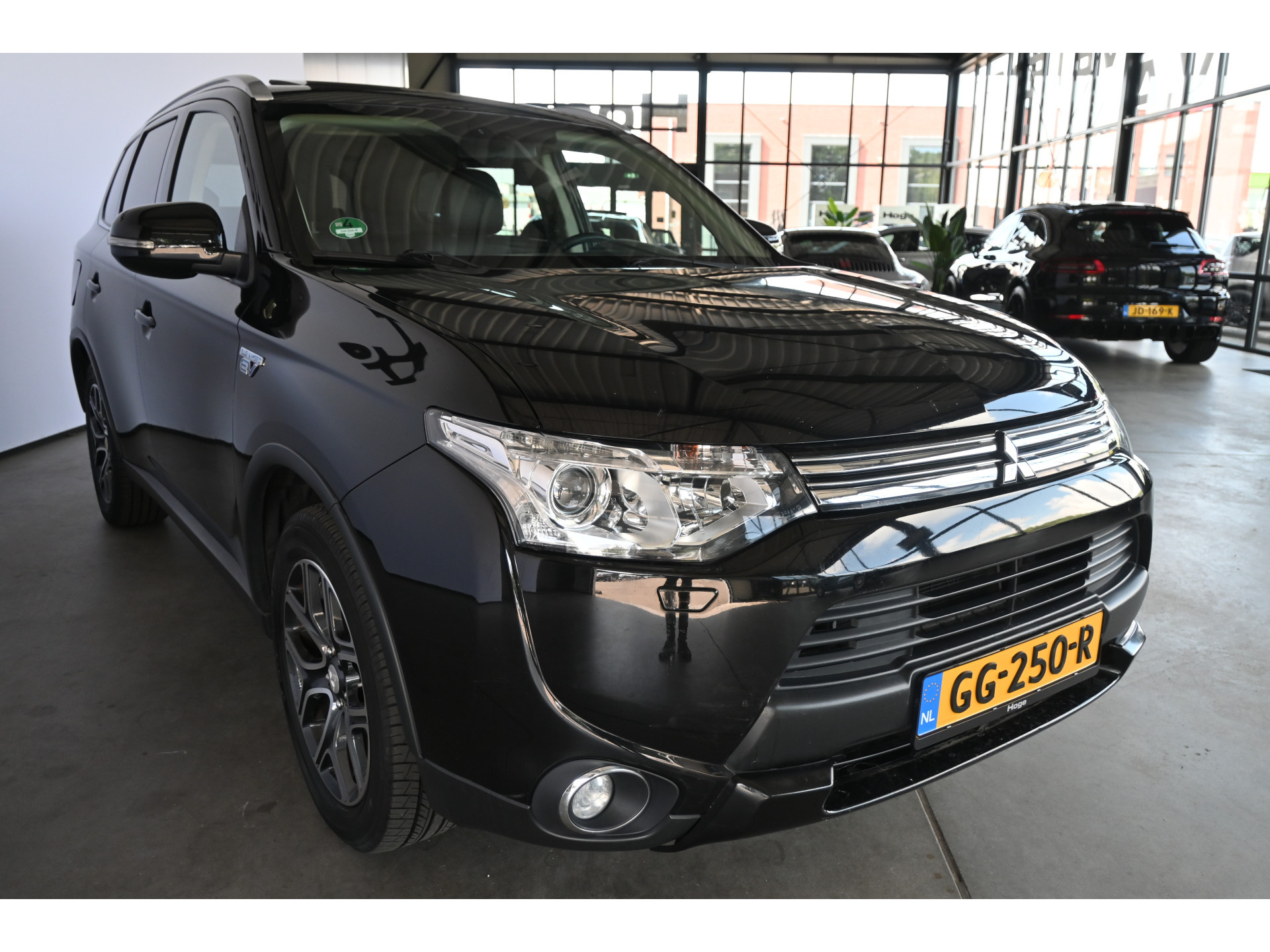 Mitsubishi Outlander 2.0 PHEV Automaat Limited Edition X-Line Navigatie Leder Trekhaak Schuifdak Rijklaarprijs! Inruil Mogelijk!