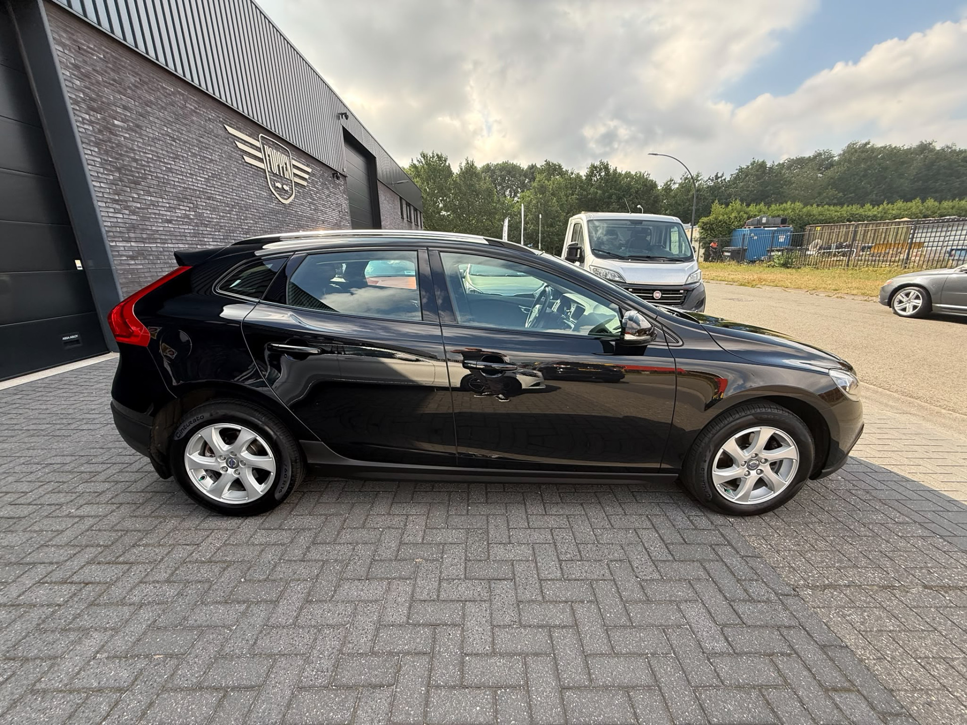 Volvo V40 Cross Country 1.6 T4 Momentum | 2E EIGENAAR | 3/6 OF 12 MND GARANTIE | NAVI | CRUISE |TREKHAAK | DEALER ONDERHOUDEN |