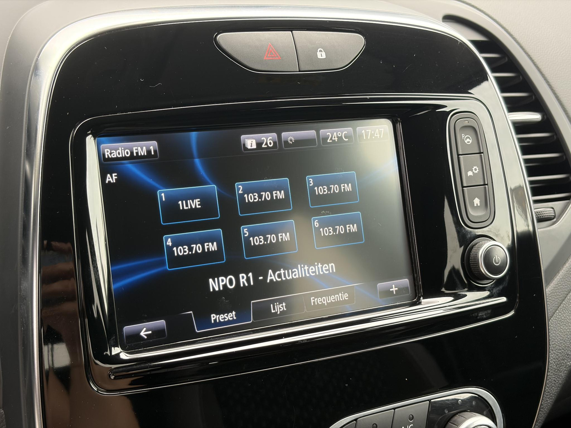 Renault Captur 1.2 TCe Intens 120pk,1e Eigenaar,Camera,Trekhaak,Carplay,Pdc,Clima,Cruise,Dealer Onderhouden,6 Bak,Lm velgen,Dodehoek,N.A.P,Apk tot 10-2027