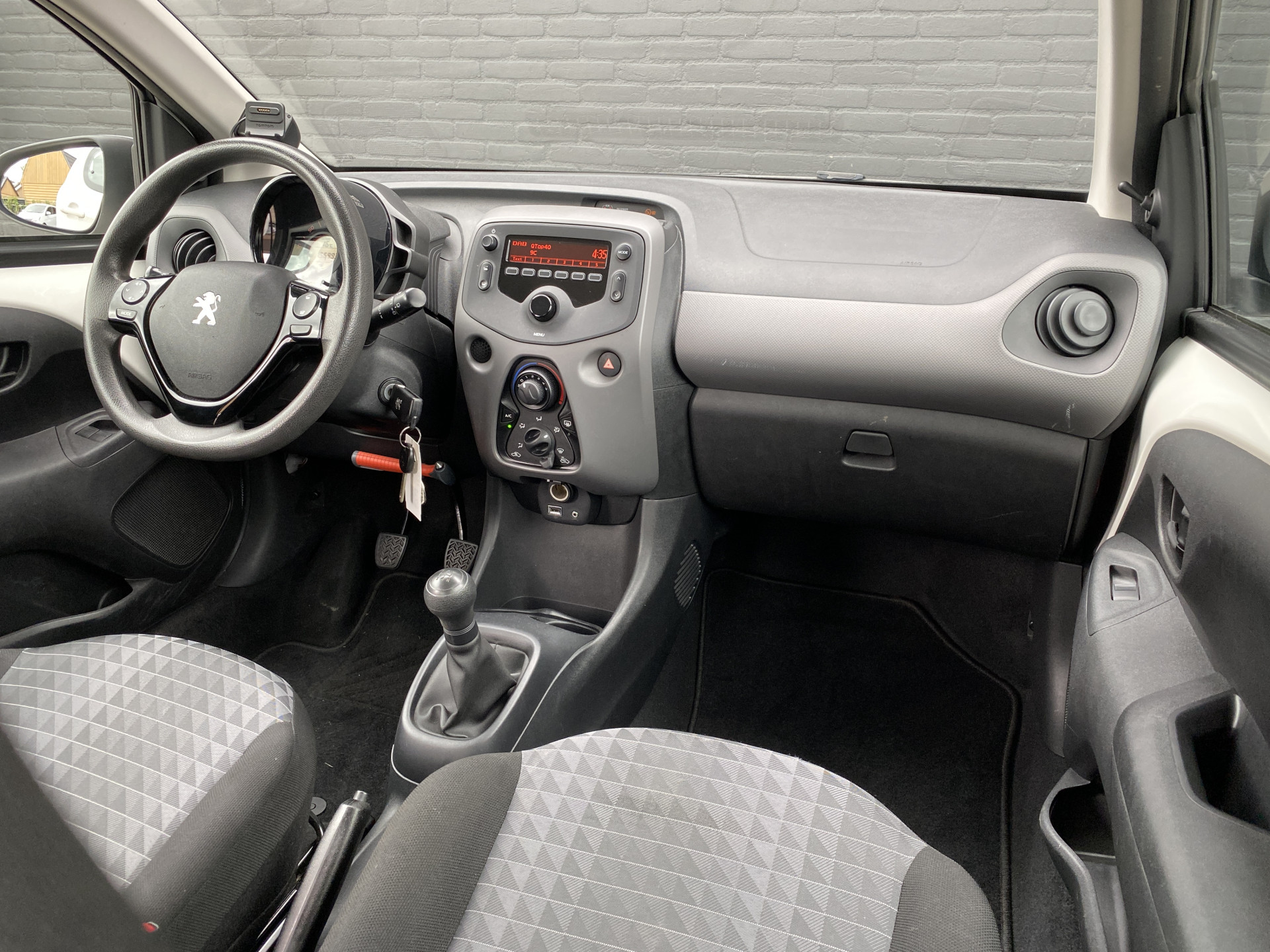 Peugeot 108 1.0 e-VTi Active | 1e eigenaar | airco | bluetooth | all season banden | tom tom navigatie | led verl.