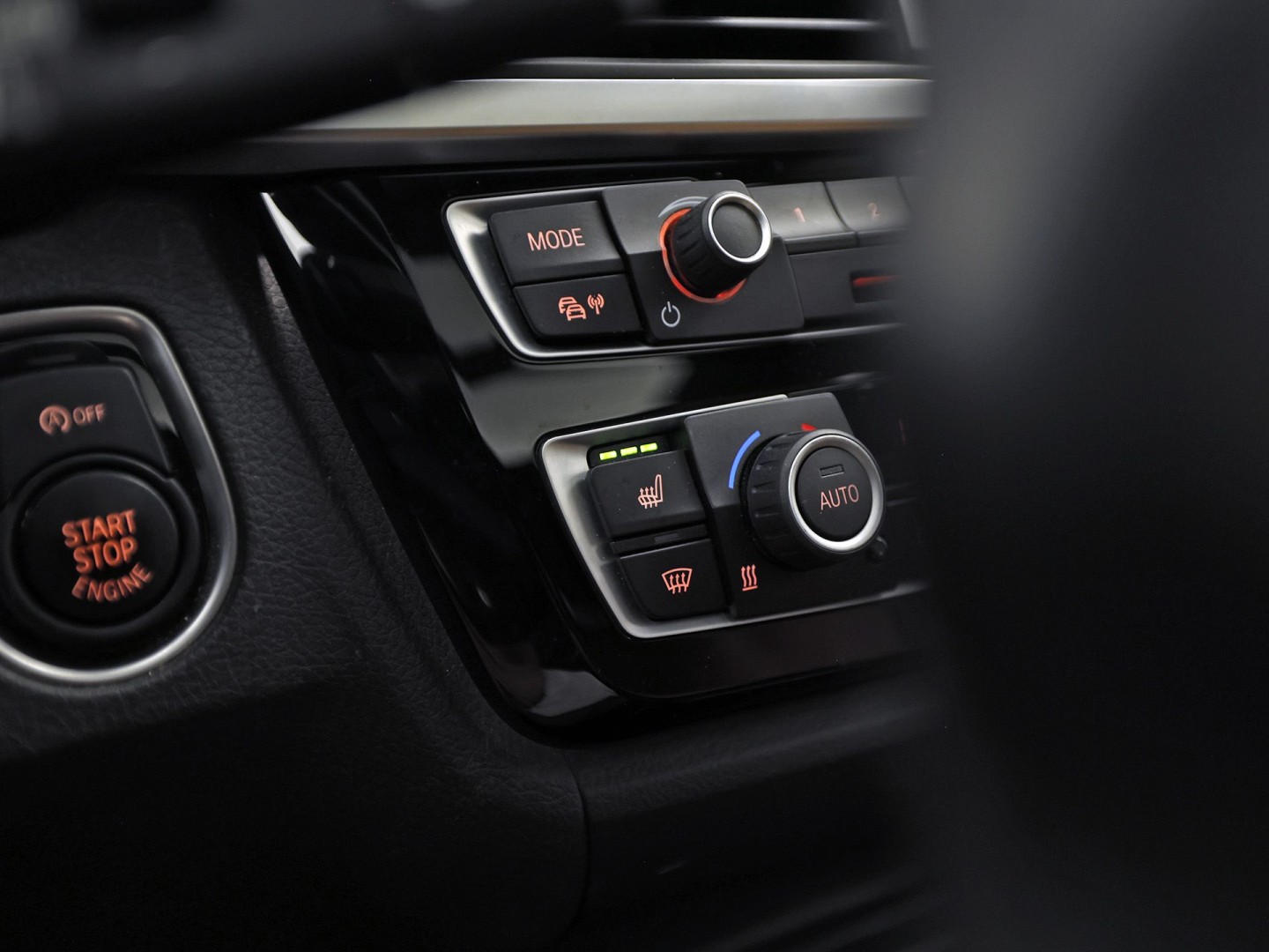 BMW 3 Serie 318i M Sport Automaat (PANORAMADAK, M PAKKET, GROOT NAVI, CAMERA, DEALER ONDERHOUDEN, COGNAC LEDER, SPORTSTOELEN, STOELVERWARMING, VIRTUAL COCKPIT, NIEUWSTAAT)